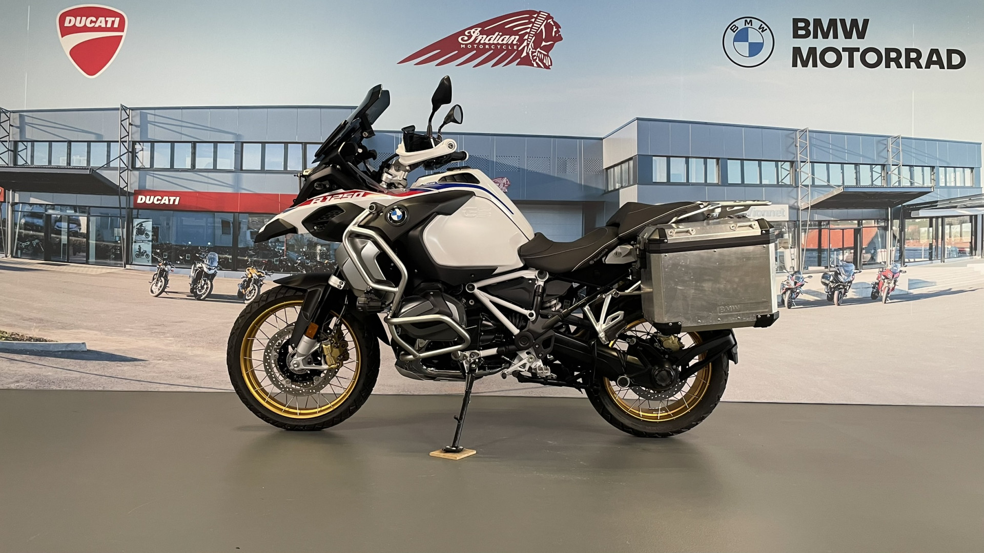 BMW R 1250 GS Adventure Rallye avec valises en aluminium-showroom-element-3