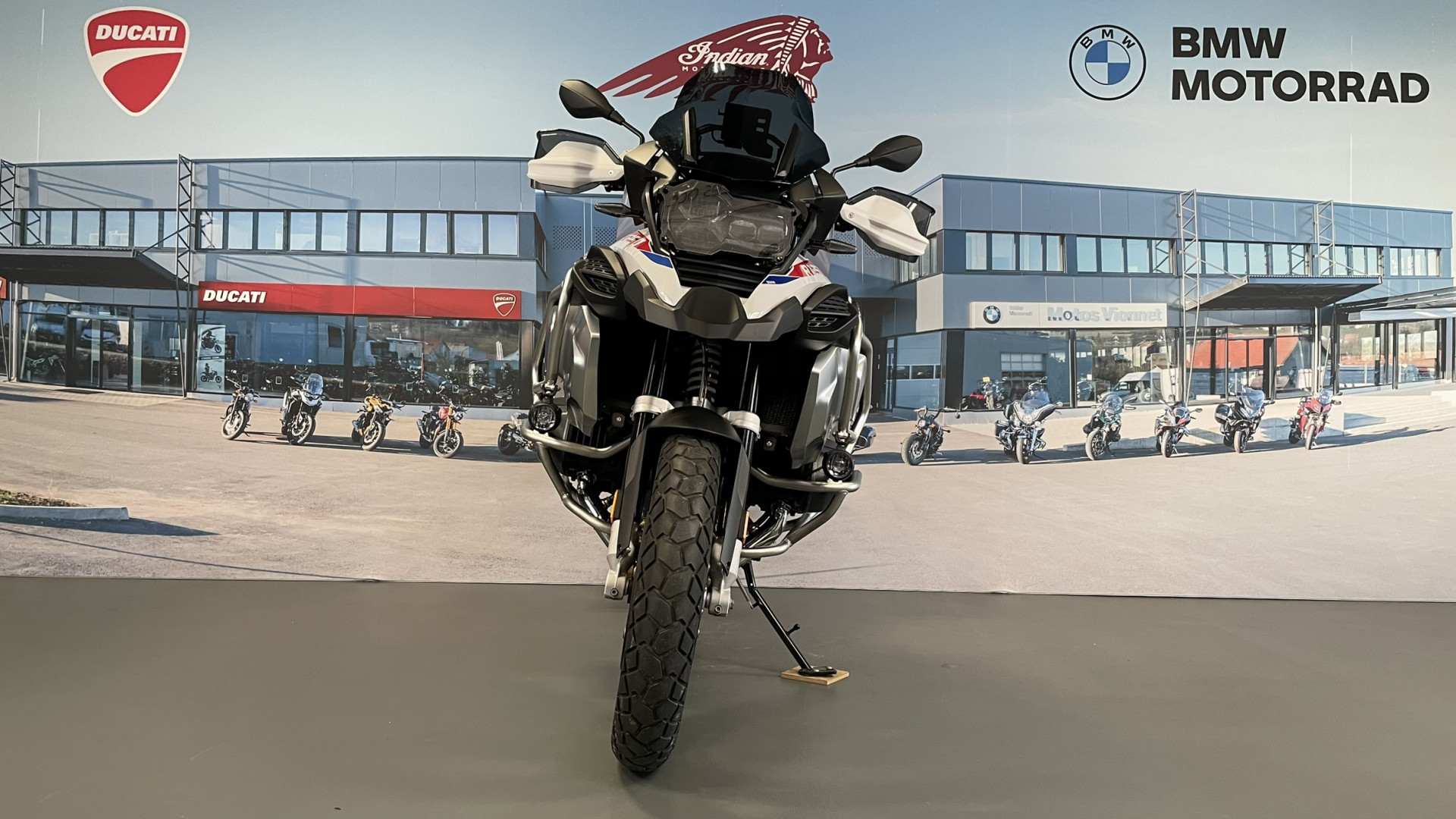 BMW R 1250 GS Adventure Rallye avec valises en aluminium-showroom-element-1