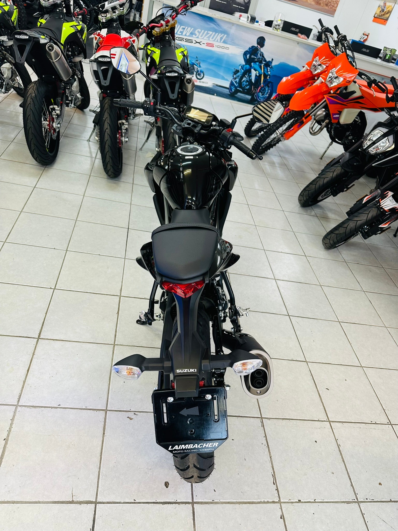 SUZUKI GSX-S 125-showroom-element-2