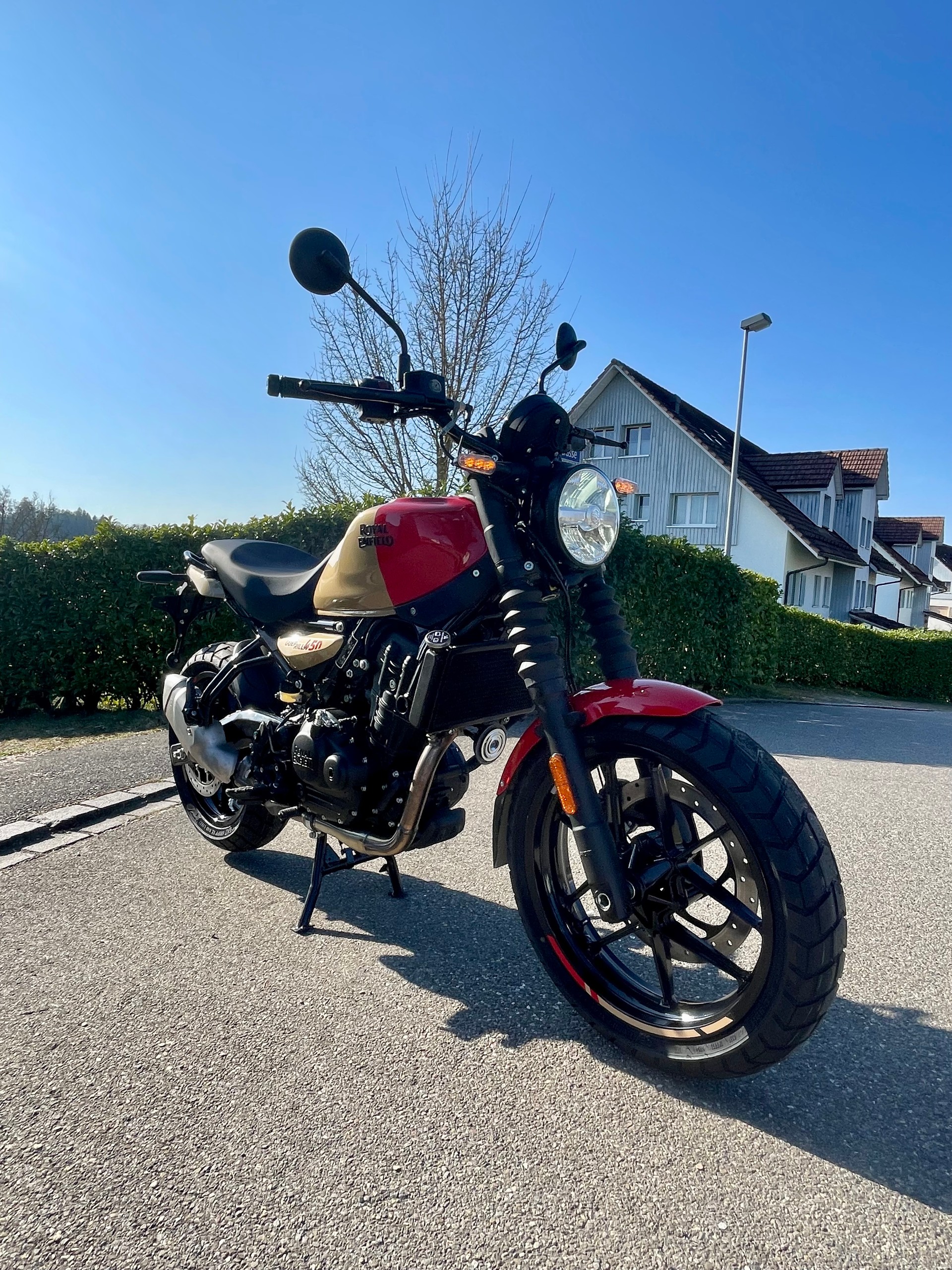 ROYAL ENFIELD Guerrilla 452 Gold Dip 40PS 6-Gang ABS