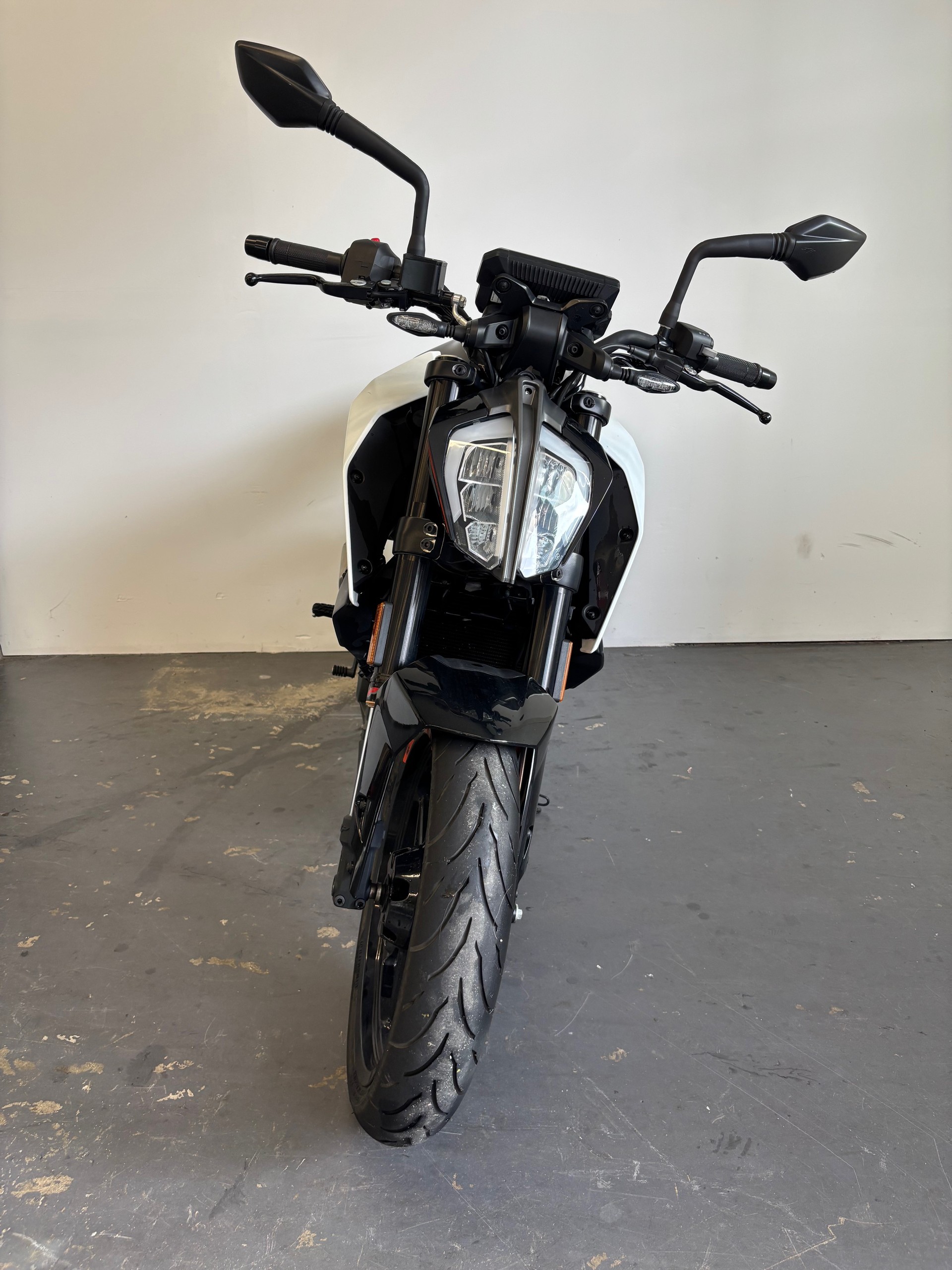 KTM 390 Duke-showroom-element-2