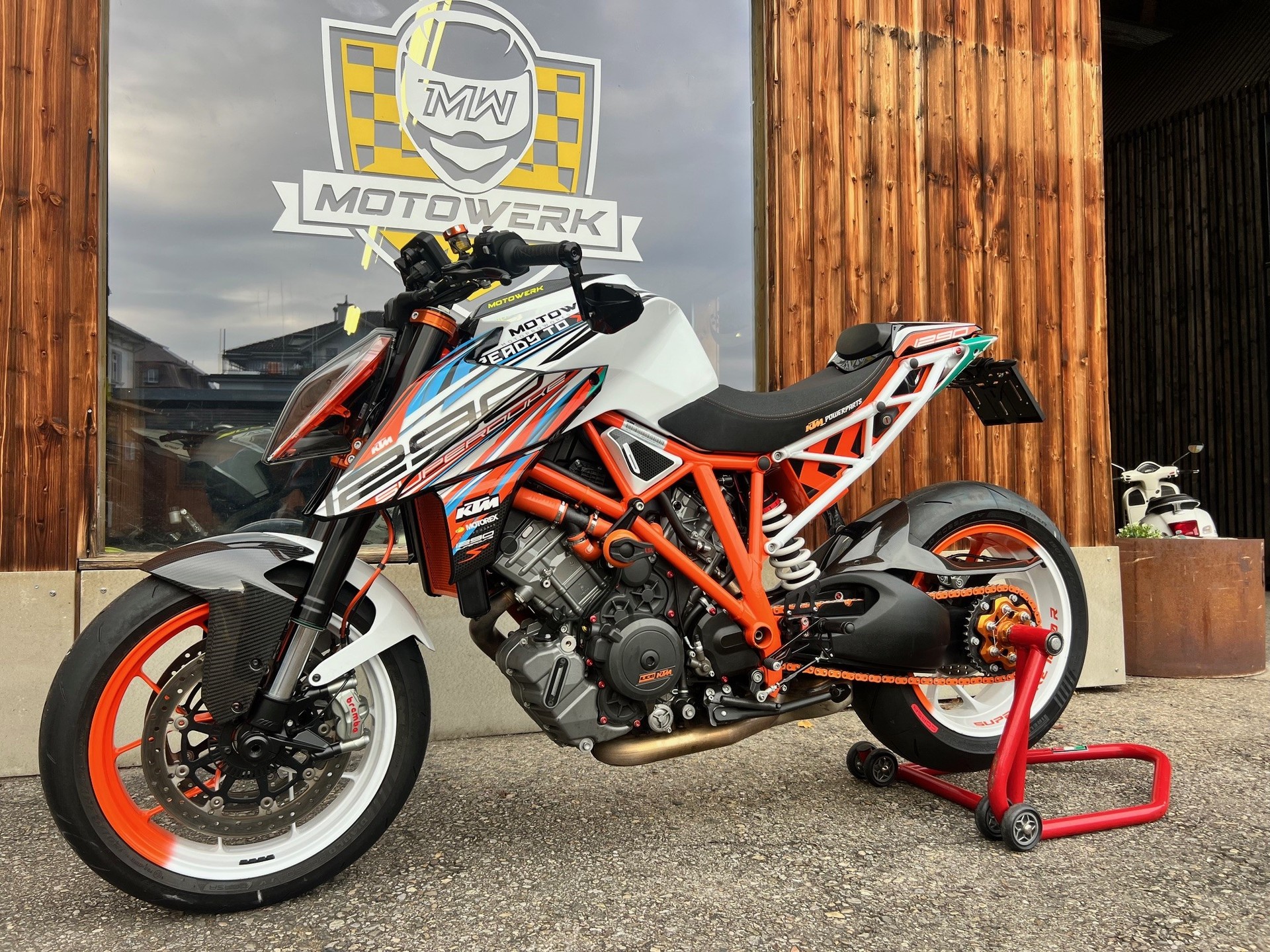 KTM 1290 Super Duke R-image-8