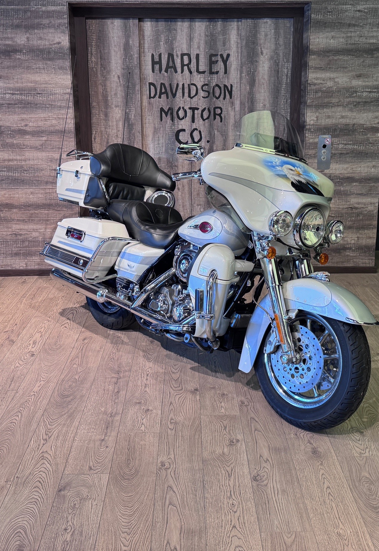 HARLEY-DAVIDSON FLHTCUSE3 Electra Glide Ultra Classic CVO ABS-showroom-element-1