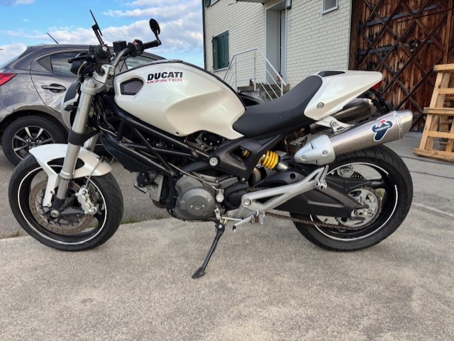 DUCATI Monster 696M plus-image-1