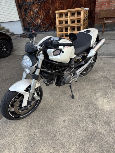 DUCATI Monster 696M plus-image-0