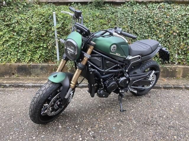 BENELLI Leoncino 800-showroom-element-1