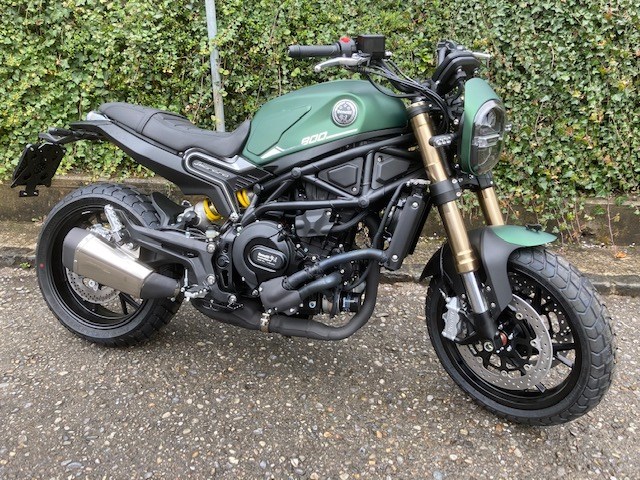 BENELLI Leoncino 800-showroom-element-3