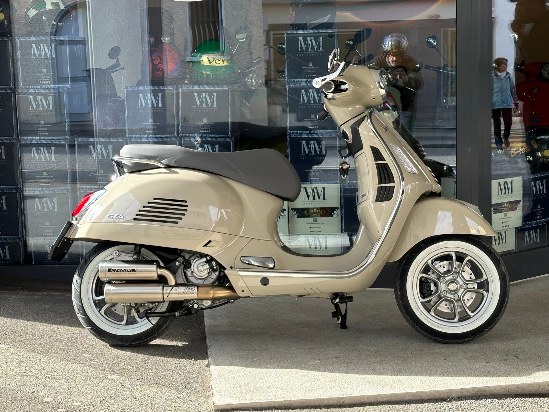 PIAGGIO Vespa GTS 300 ABS-image-1