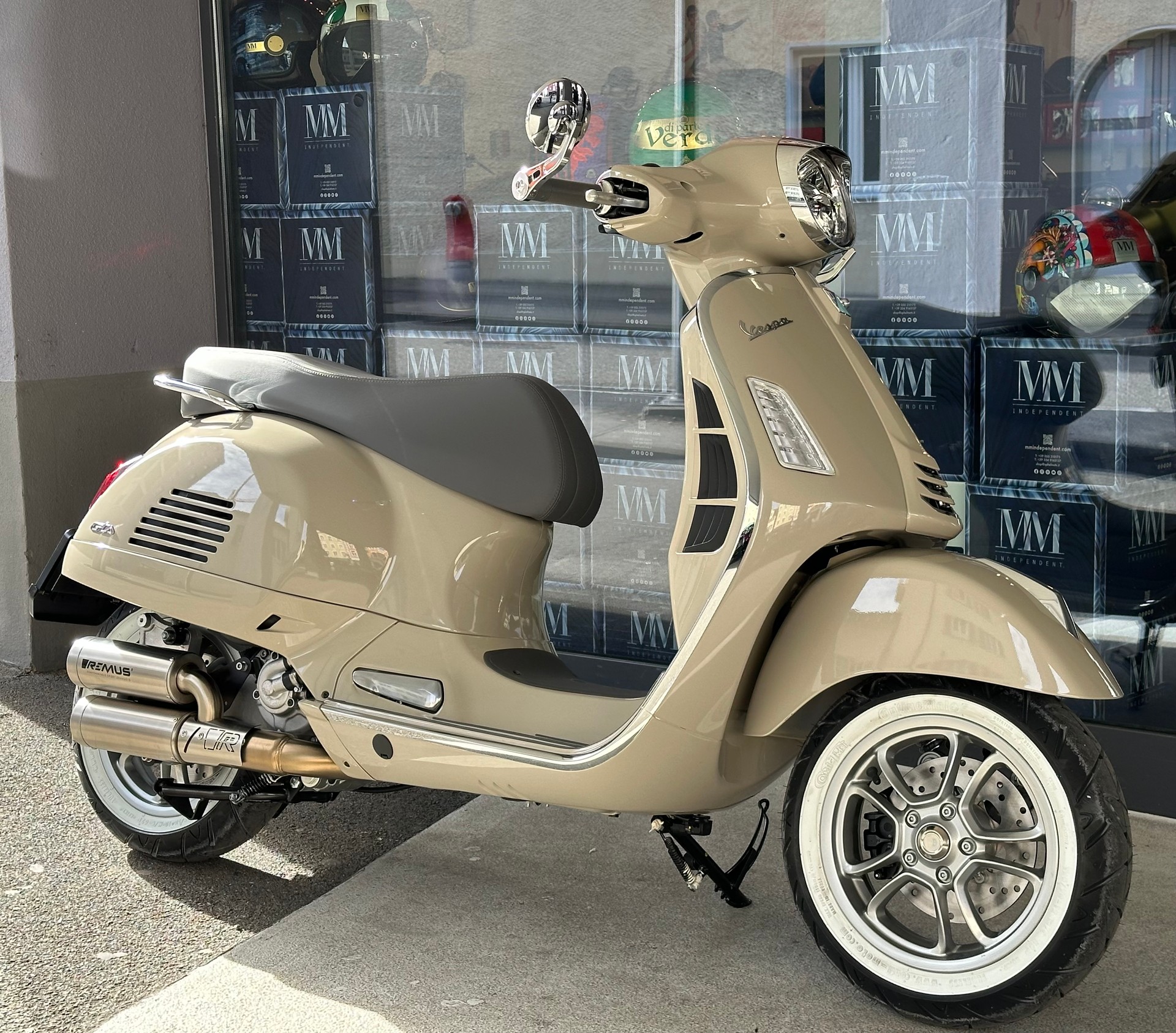 PIAGGIO Vespa GTS 300 ABS-image-2