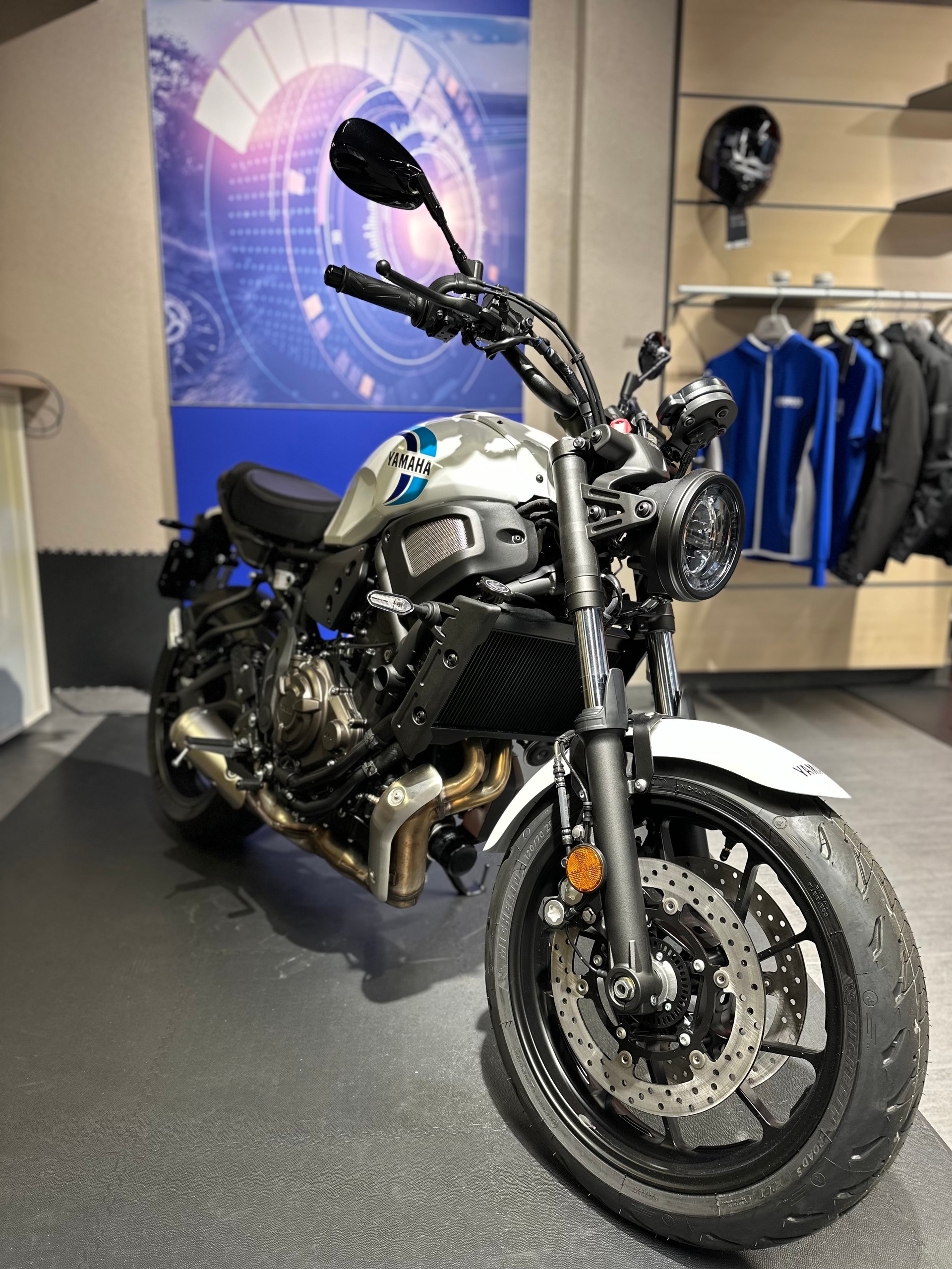 YAMAHA XSR 700