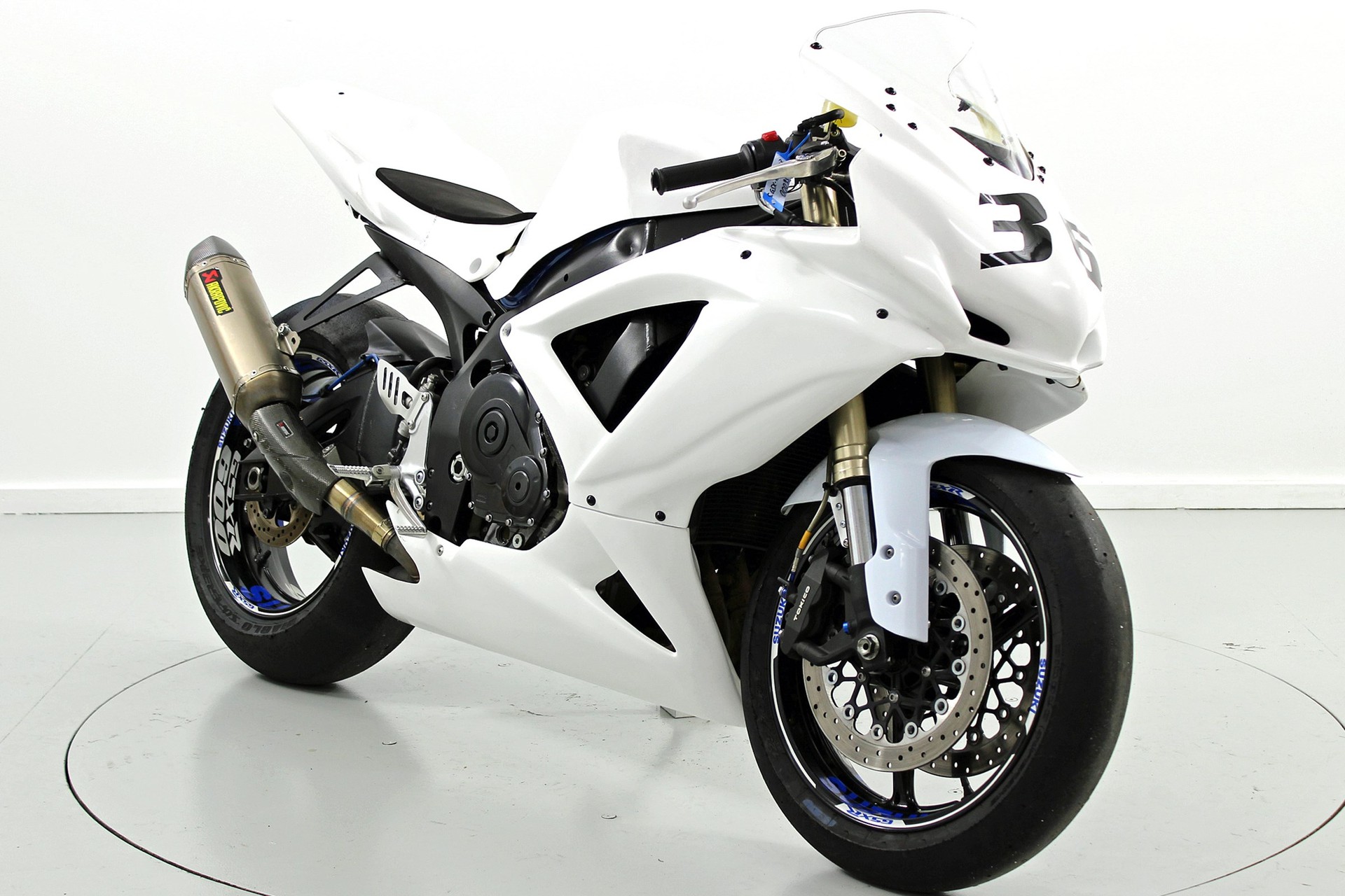 SUZUKI GSX-R 600 Racing-showroom-element-1