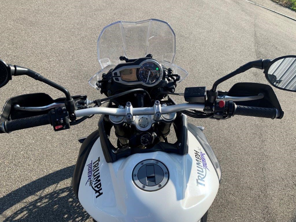 TRIUMPH Tiger 800 XC ABS-image-4