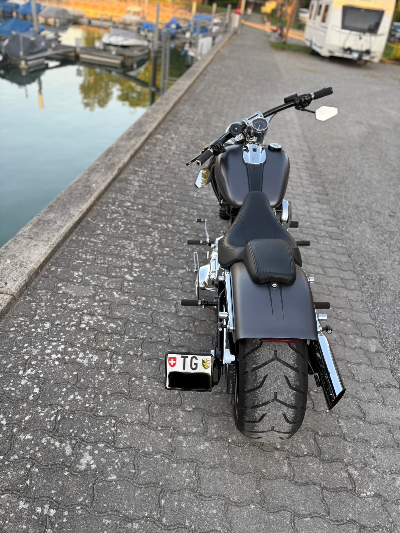 HARLEY-DAVIDSON Breakout-image-1