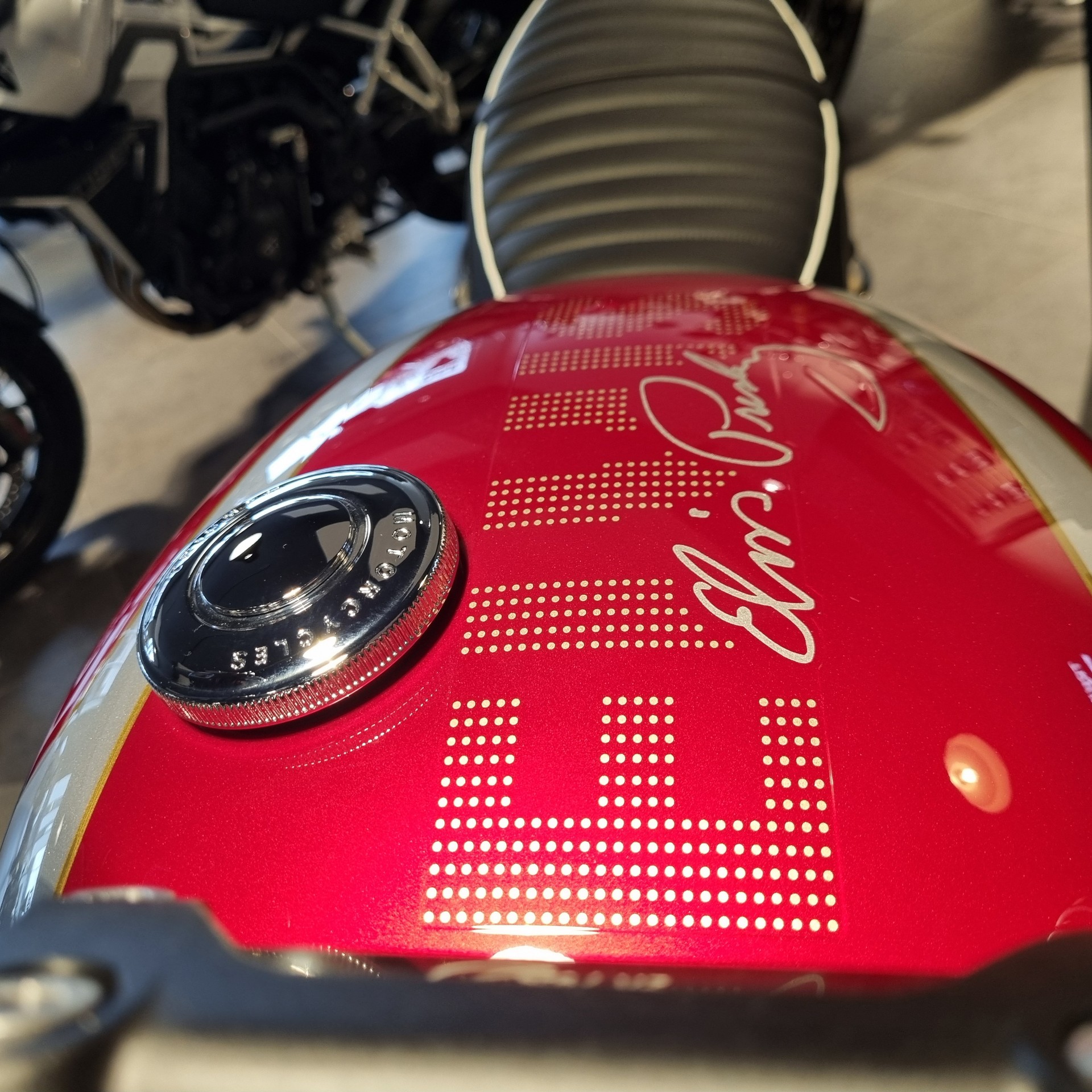 TRIUMPH Bonneville T120 Special Edition-showroom-element-1