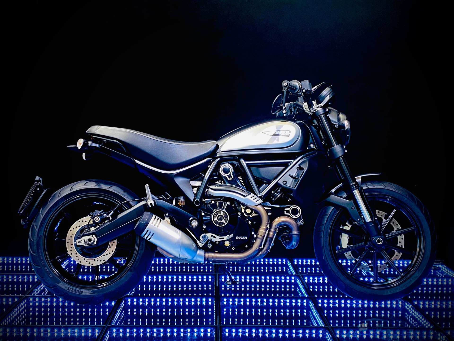 DUCATI Scrambler 800 Icon Dark (35kW)-showroom-element-2