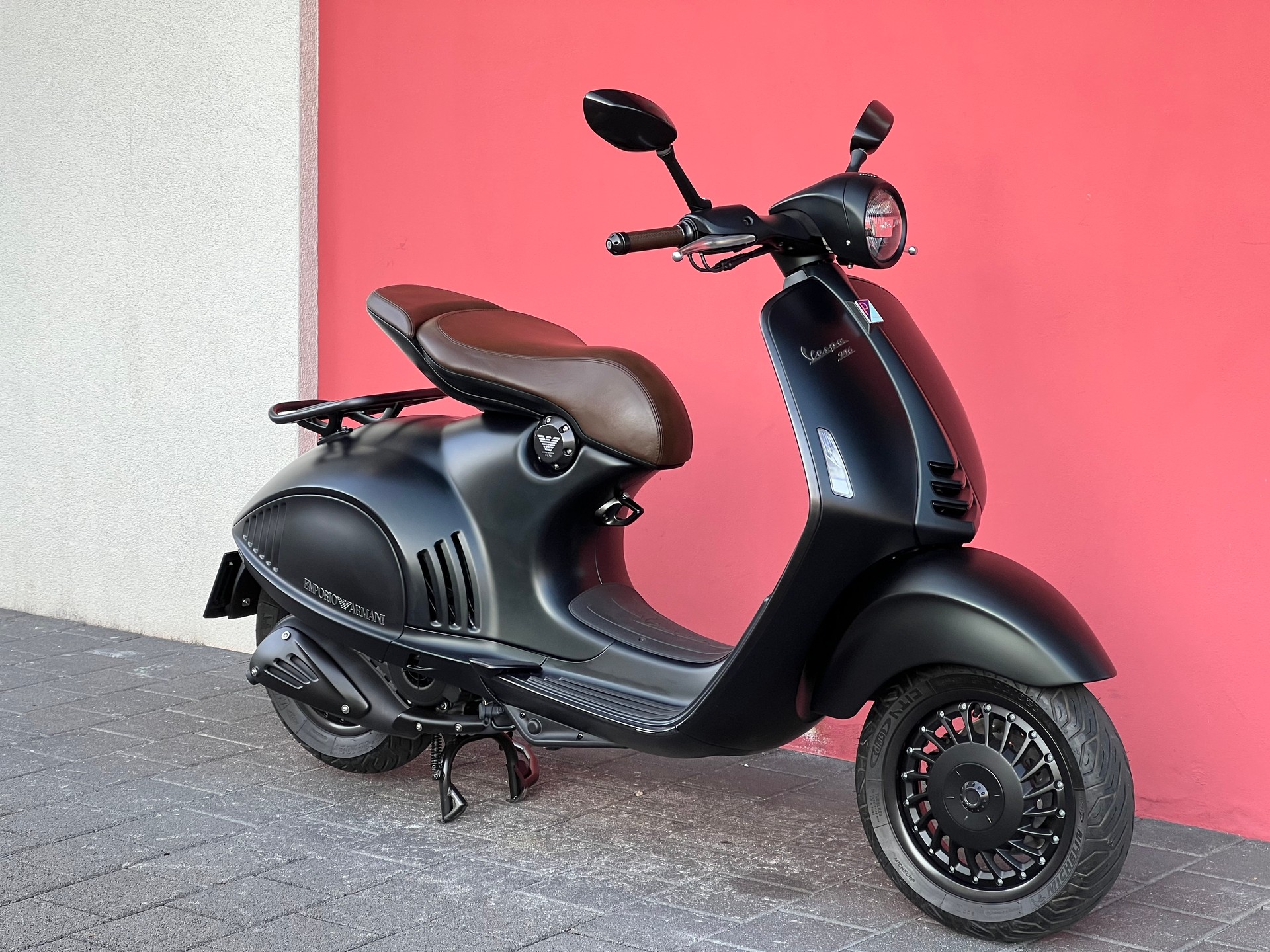 PIAGGIO Vespa 946 125 i.e. Emporio Armani ABS-showroom-element-1
