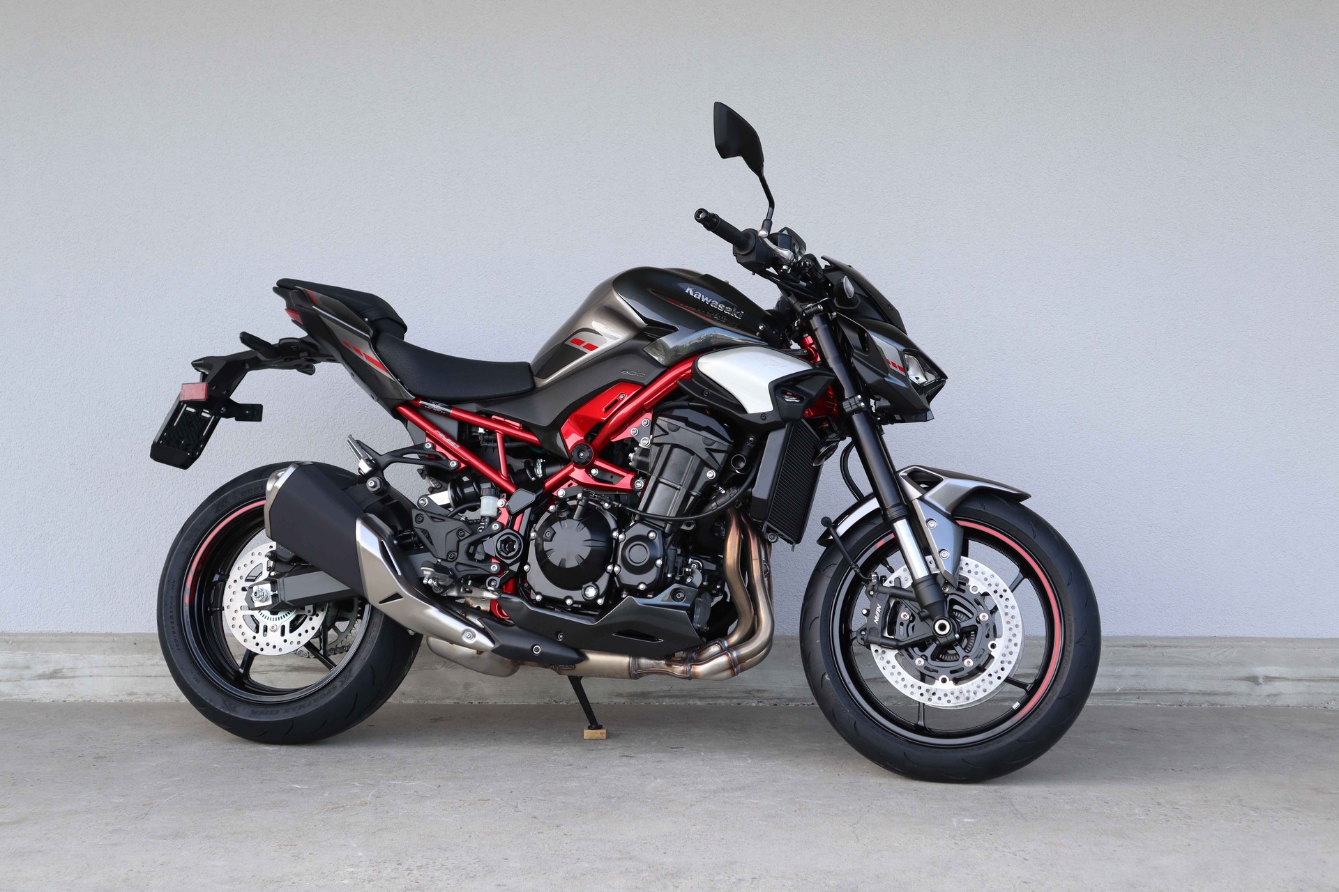 KAWASAKI Z 900-showroom-element-1