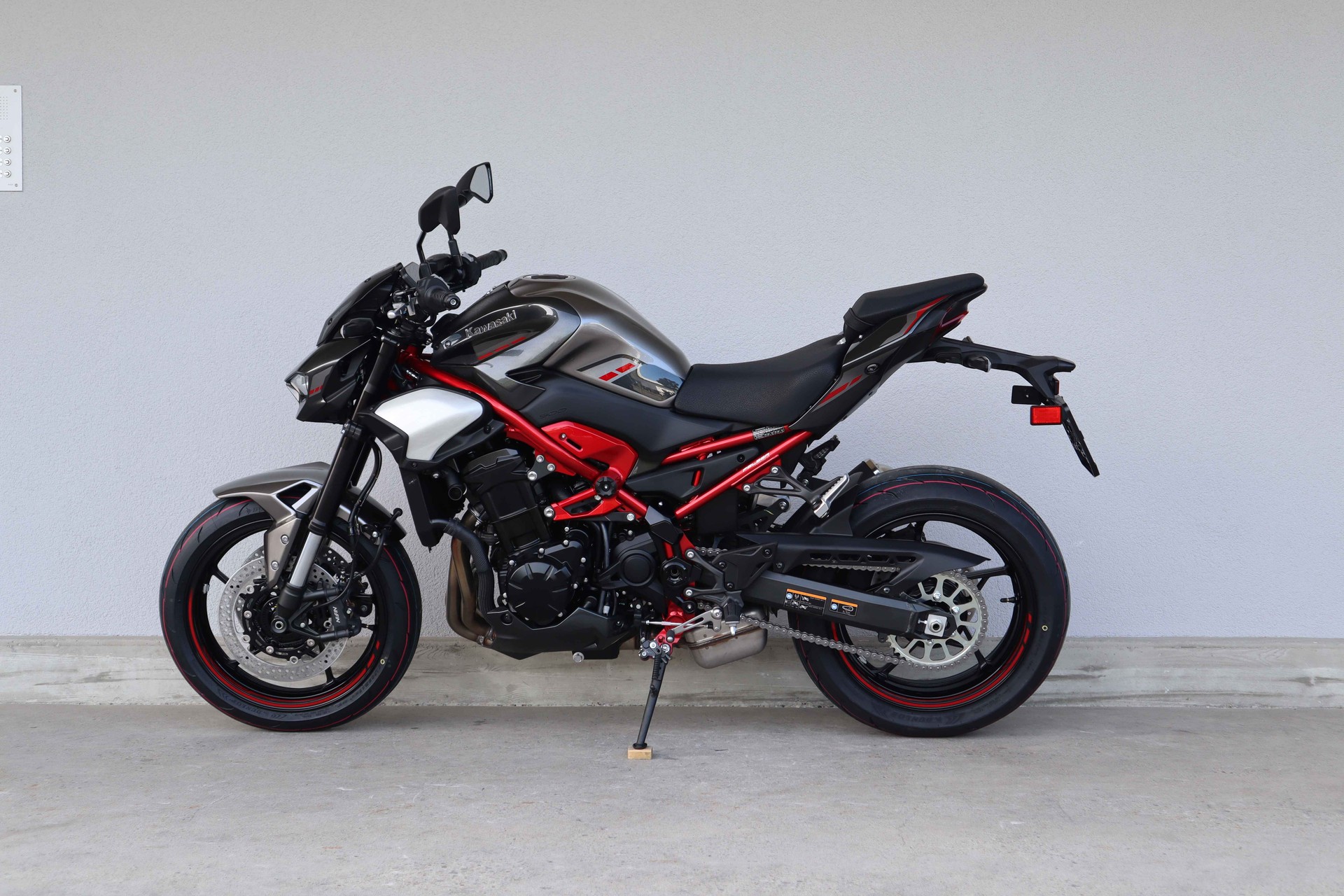 KAWASAKI Z 900-showroom-element-3