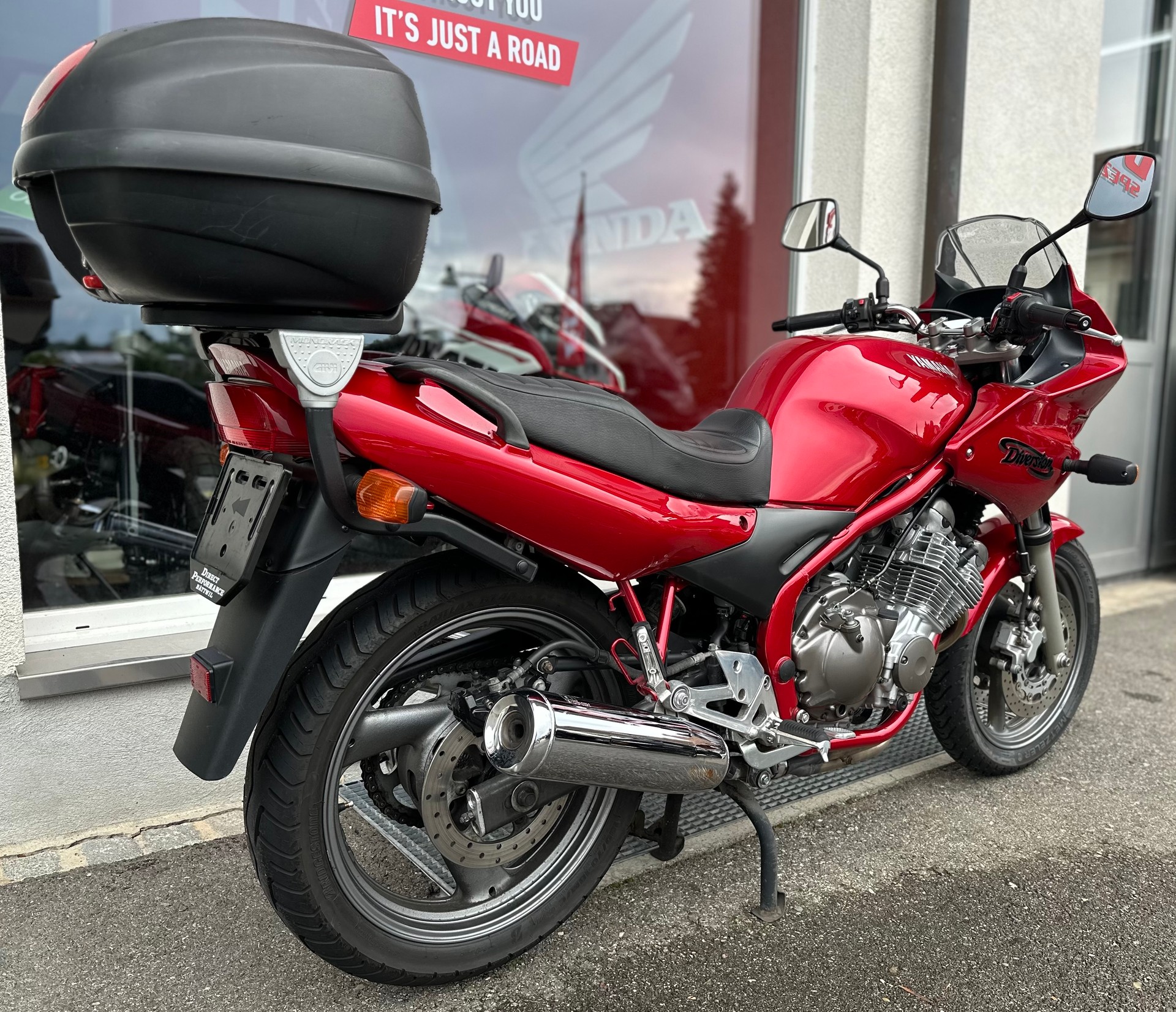 YAMAHA XJ 600 N-showroom-element-3