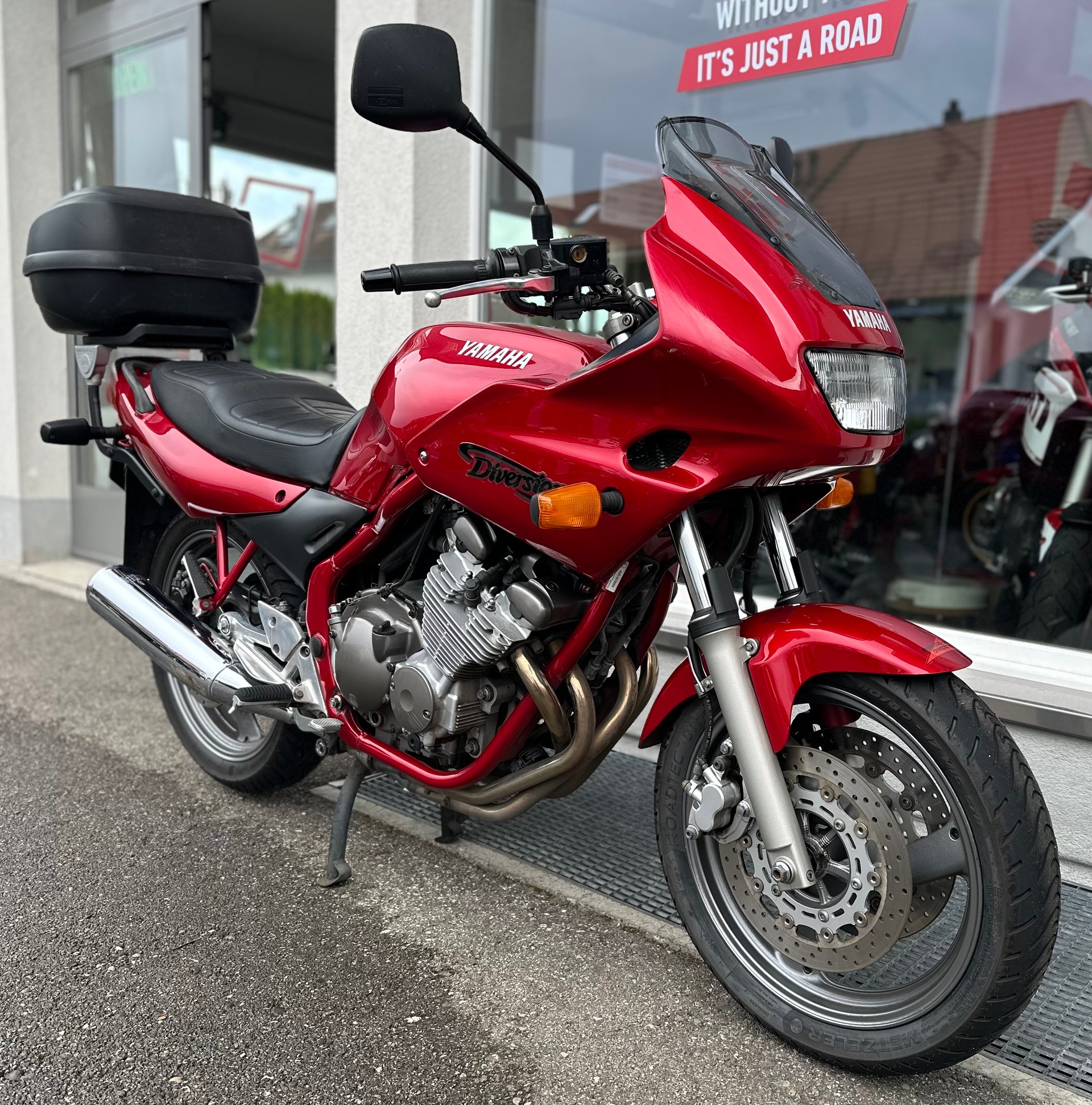 YAMAHA XJ 600 N-showroom-element-2