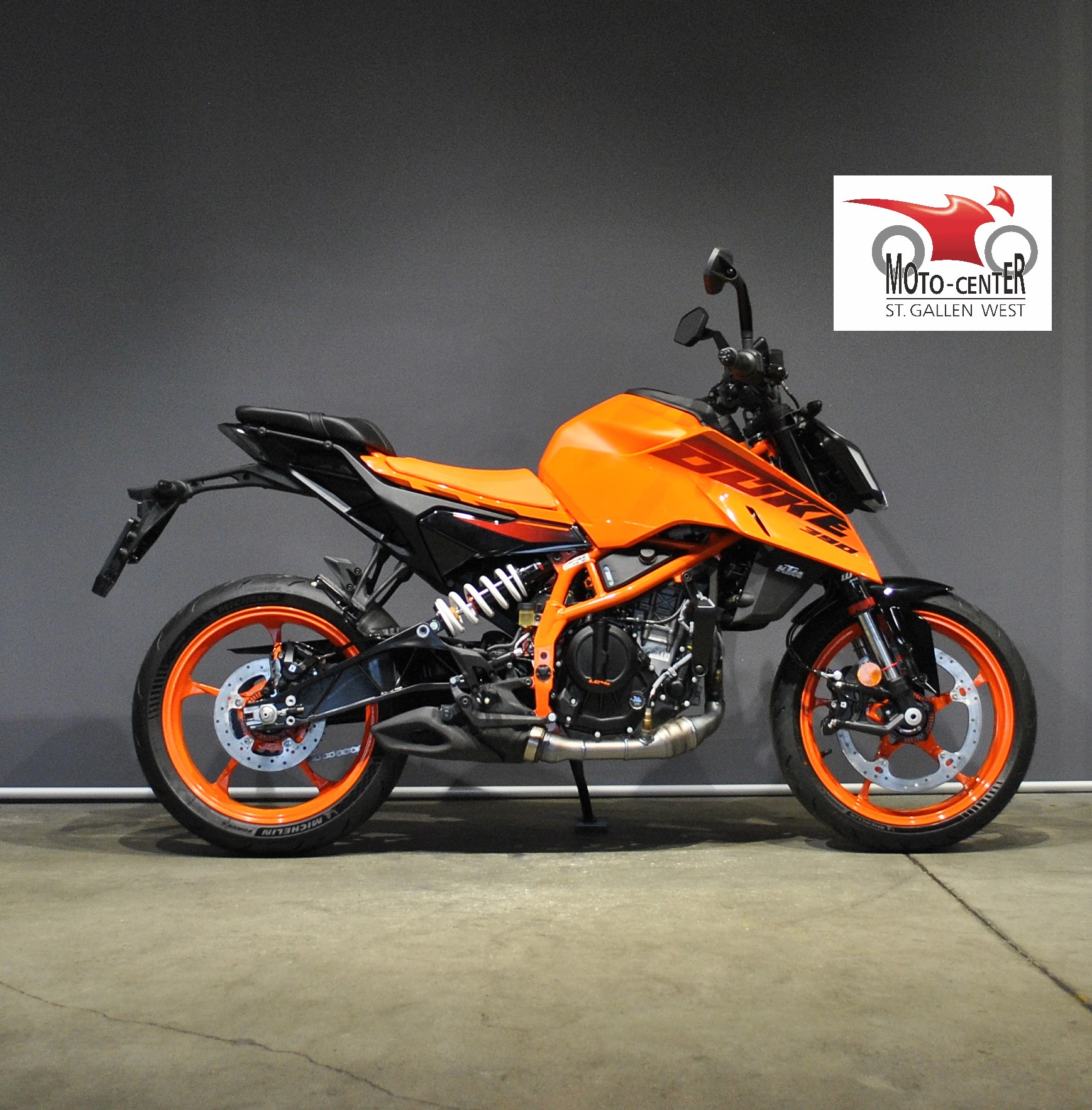 KTM 390 Duke-showroom-element-1