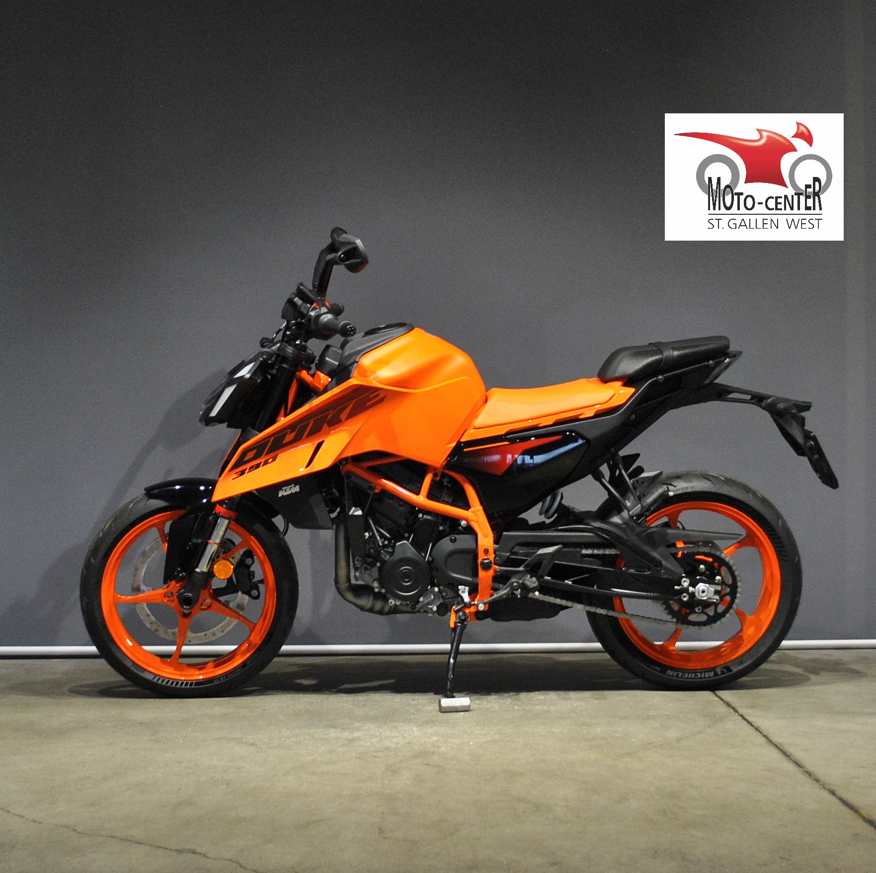 KTM 390 Duke-showroom-element-2