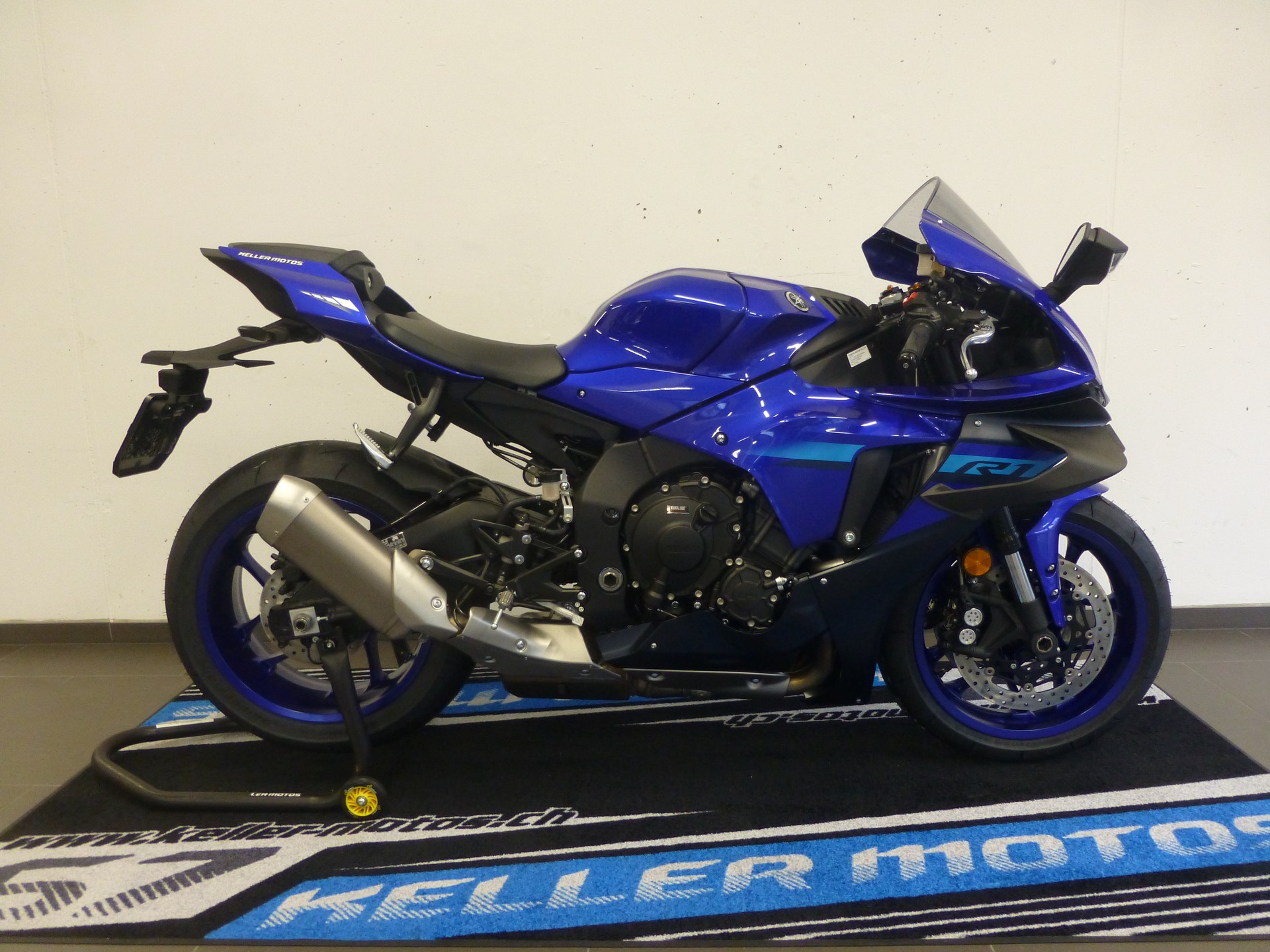 YAMAHA YZF-R1
