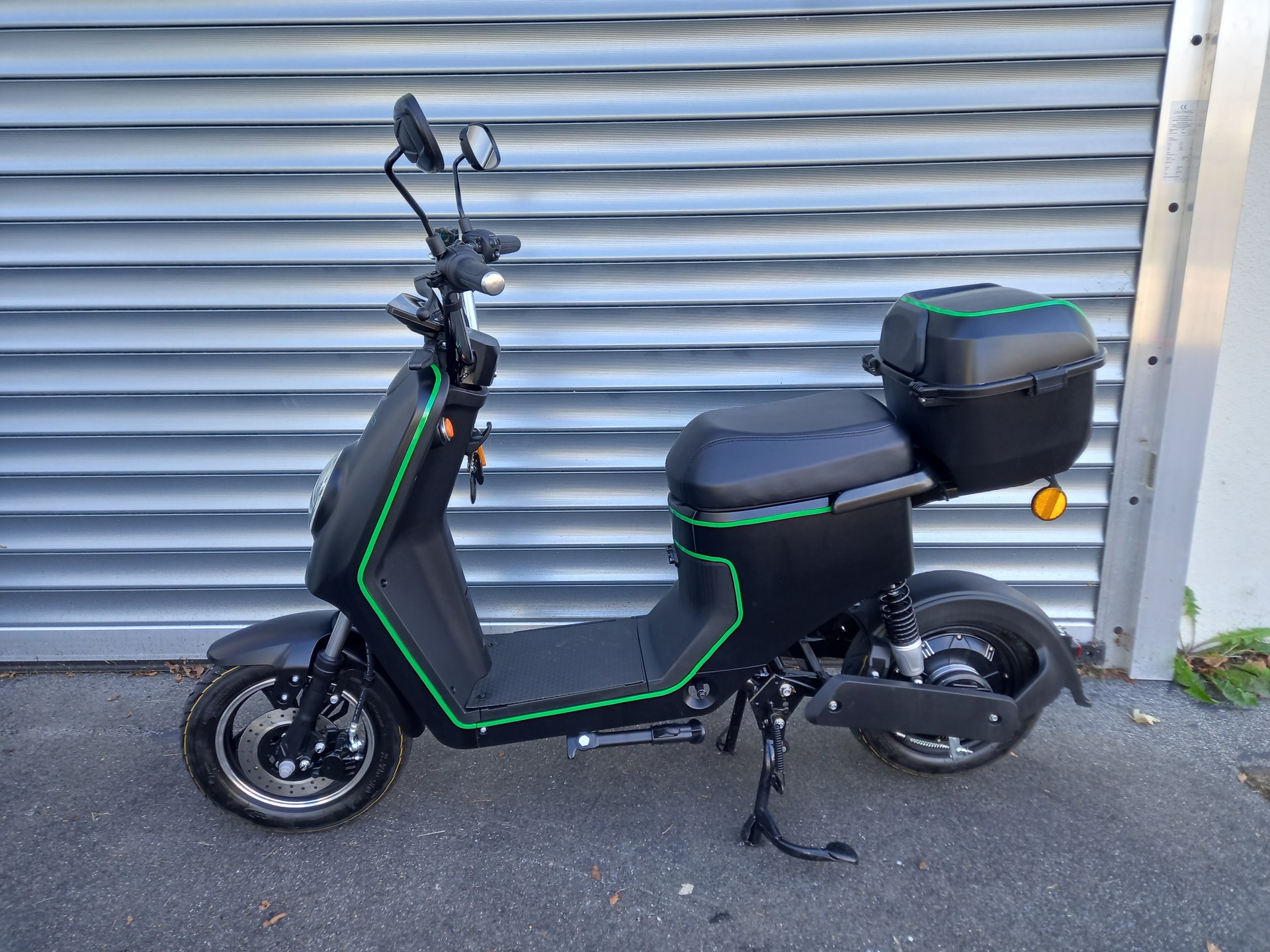 E-SCOOTER E-Mofa Premium-showroom-element-3