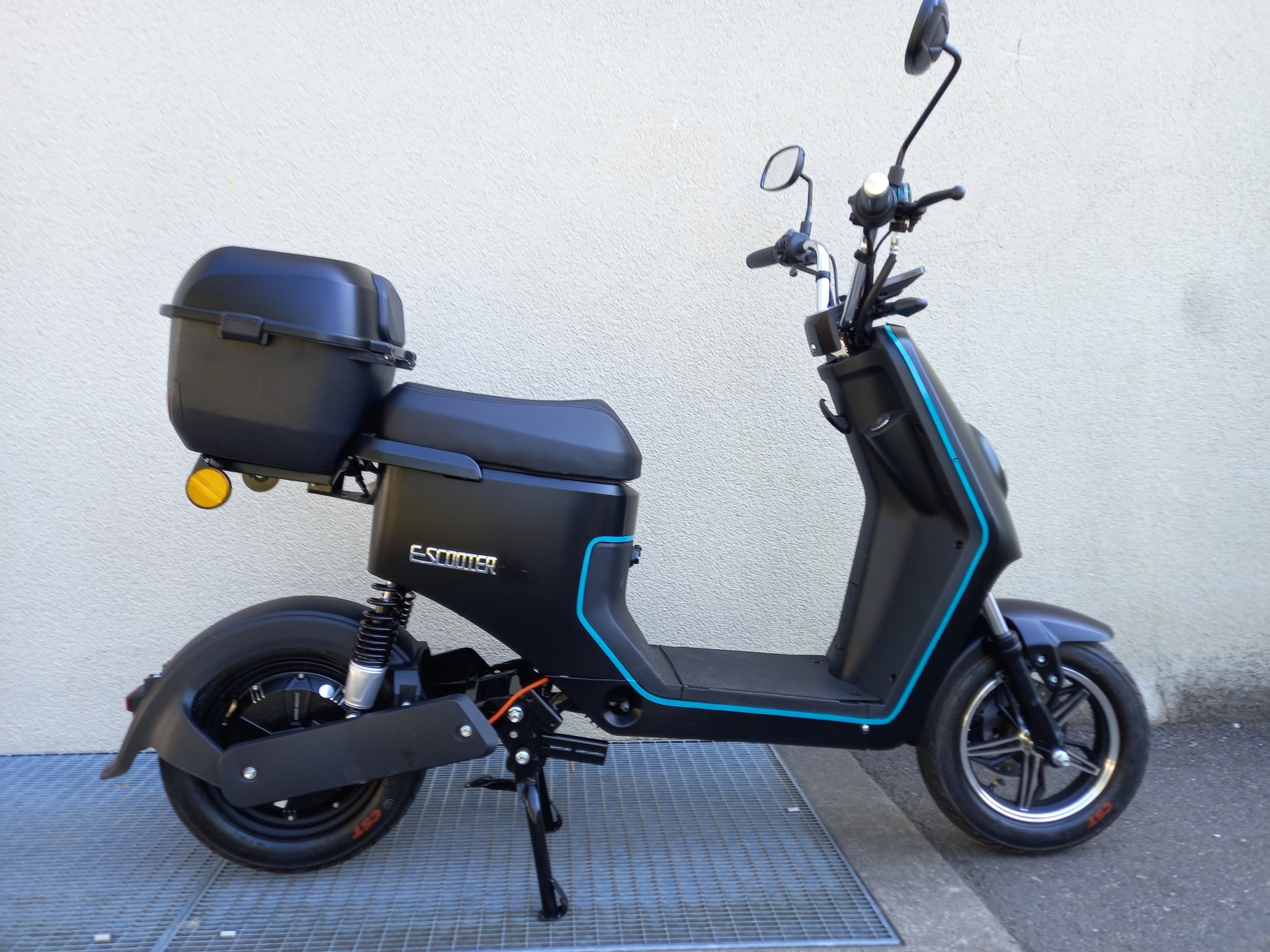 E-SCOOTER E-Mofa Premium-showroom-element-1