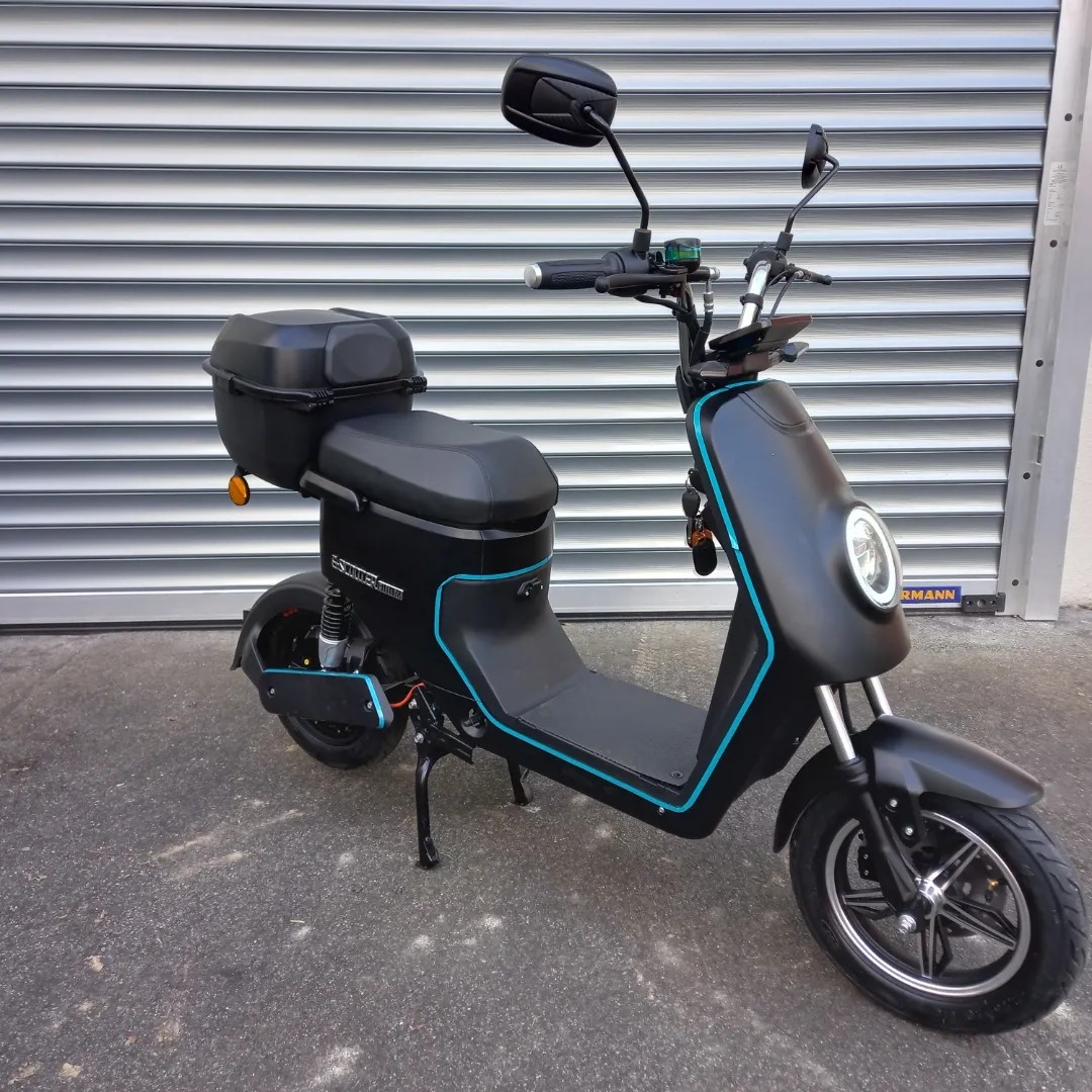 E-SCOOTER E-Mofa Premium-showroom-element-2