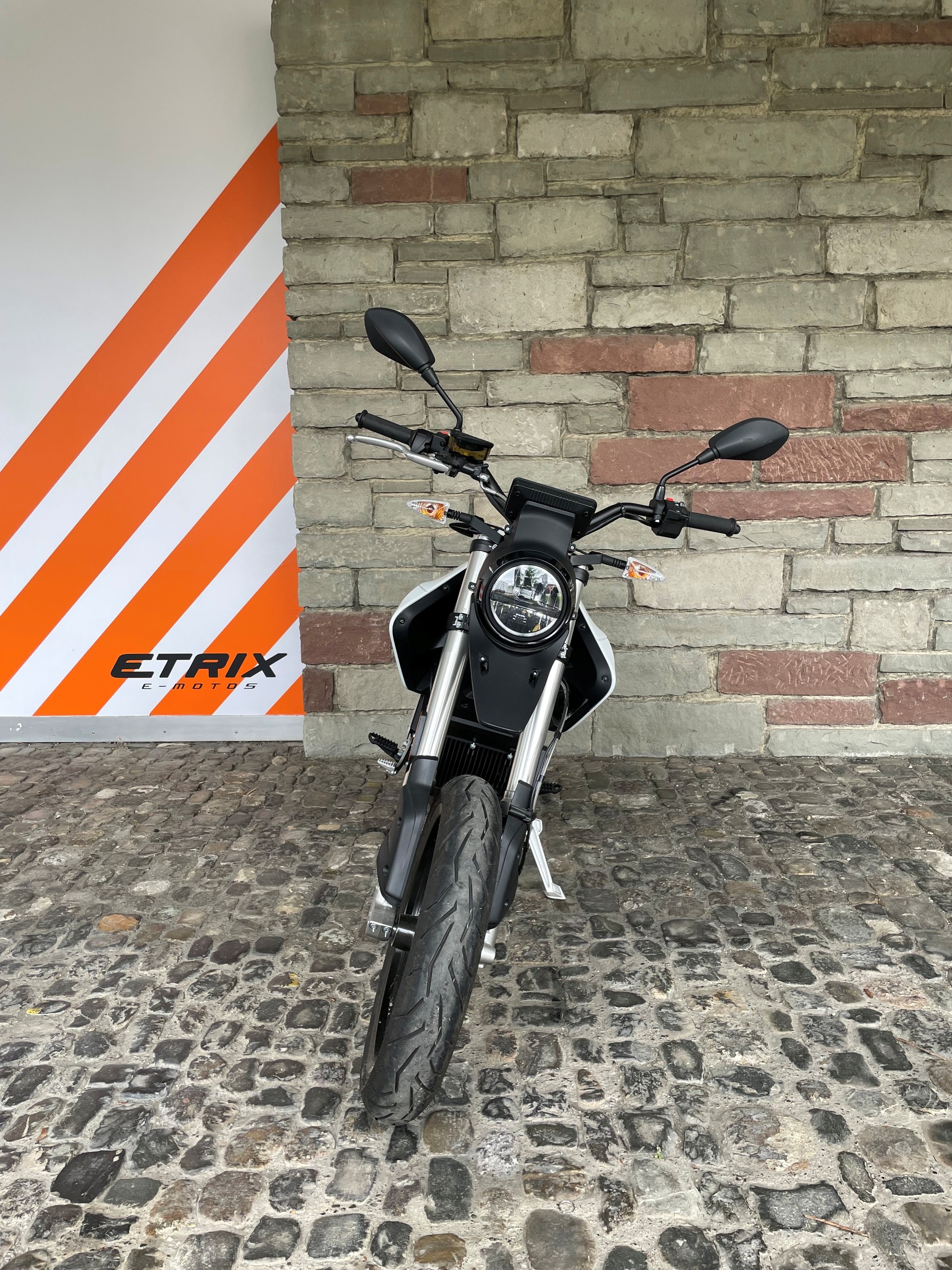 ZERO FXE-showroom-element-2