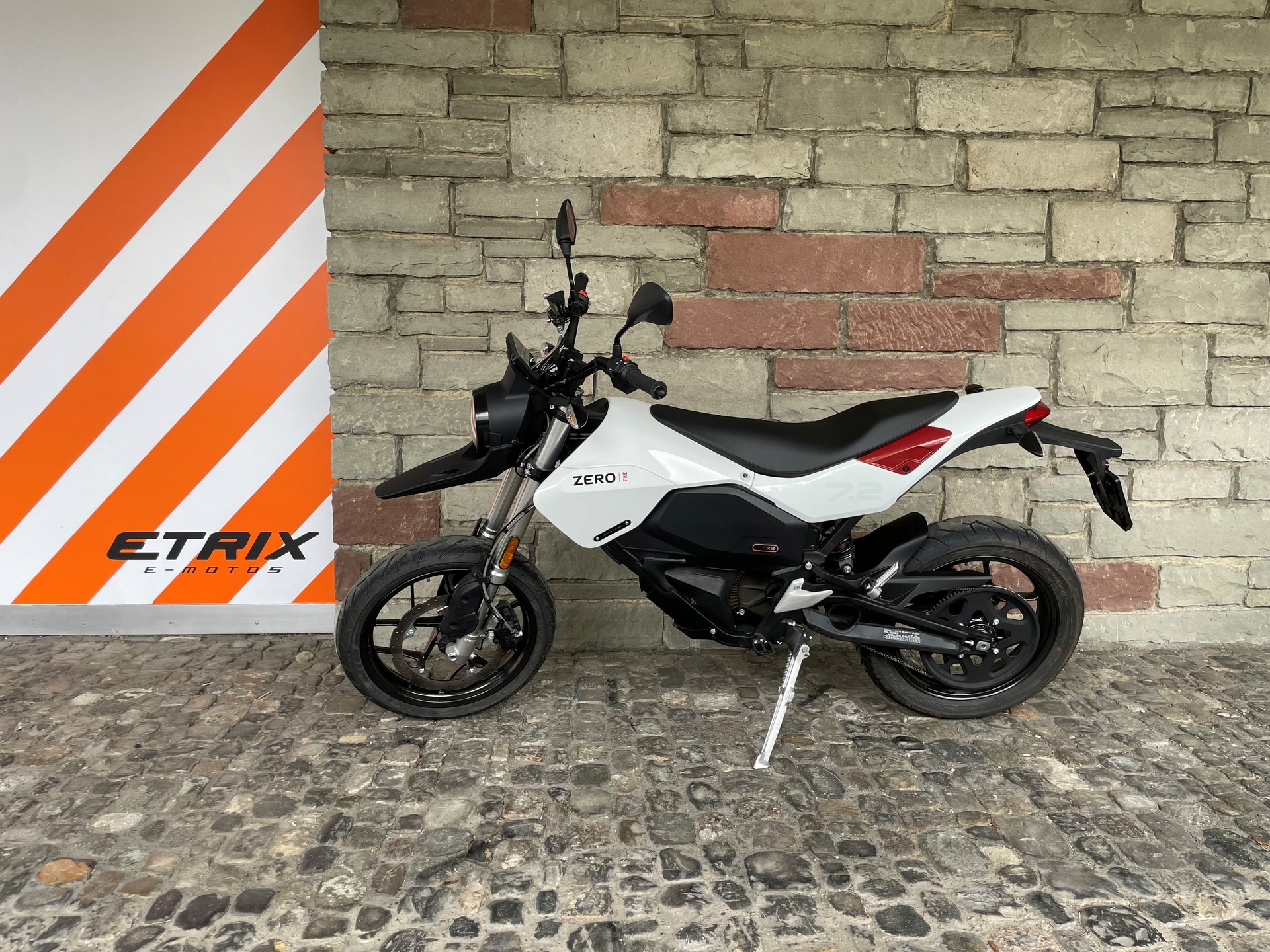 ZERO FXE-showroom-element-1