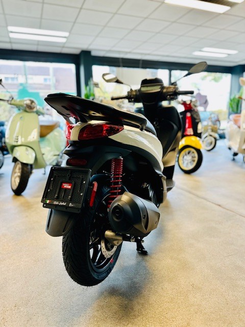 PIAGGIO Medley 125 Sport-image-2