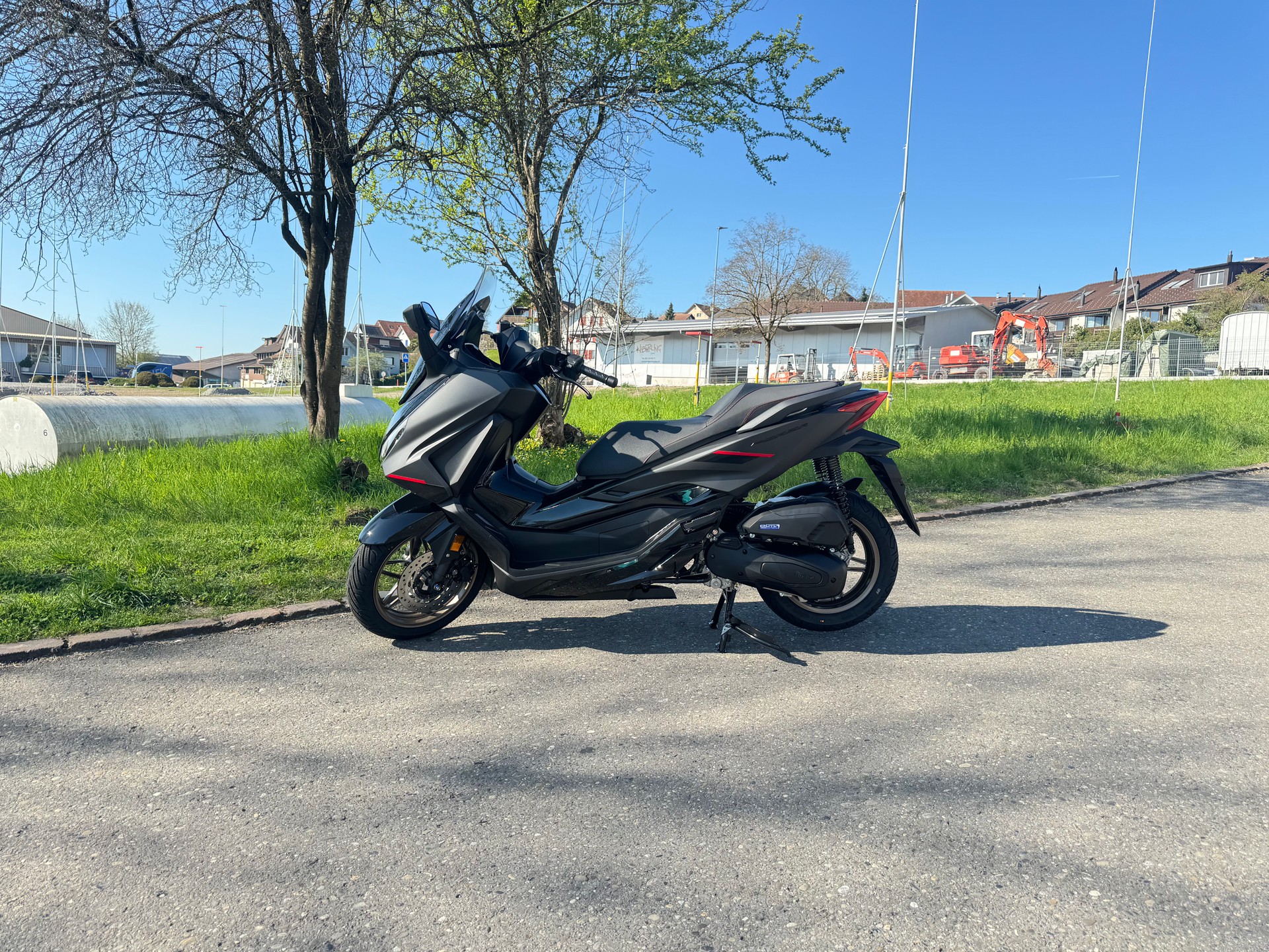 HONDA Nss 125 Forza Special Edition-showroom-element-1