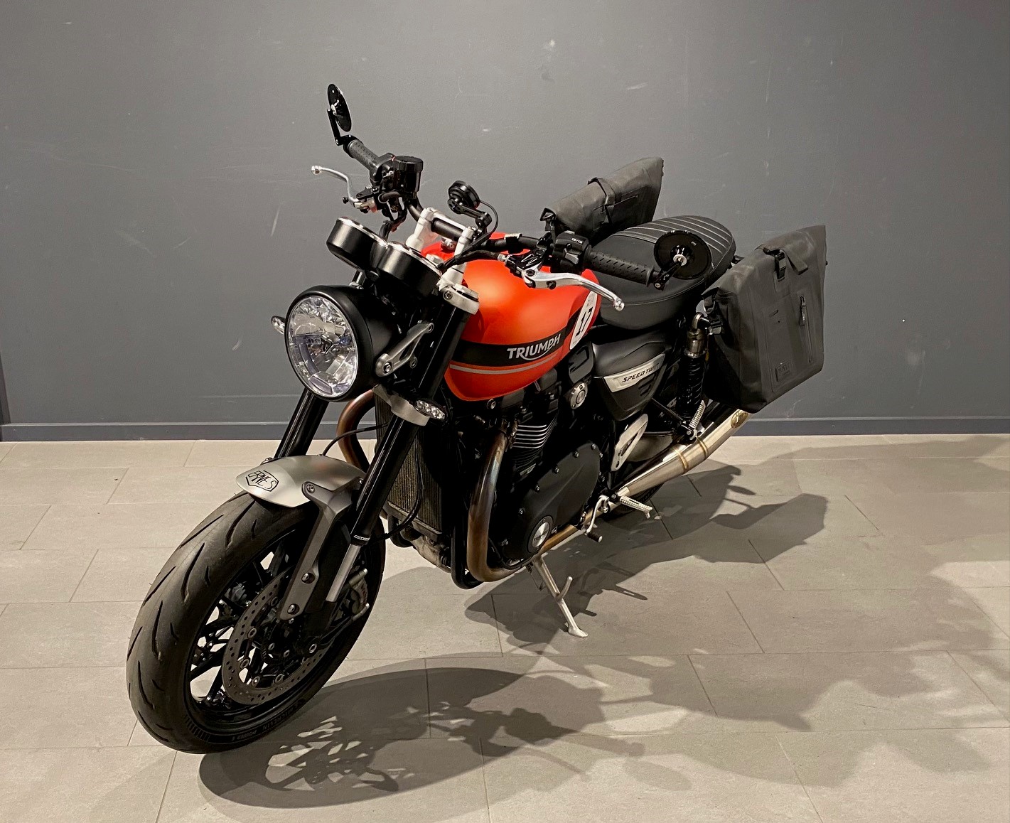 TRIUMPH Speed Twin 1200-showroom-element-2