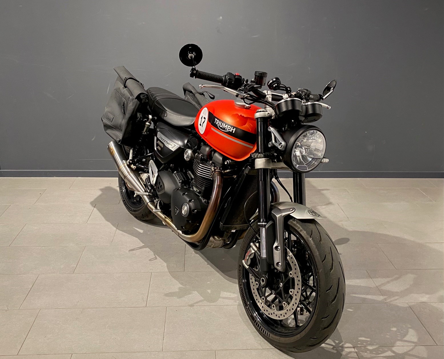 TRIUMPH Speed Twin 1200-showroom-element-1