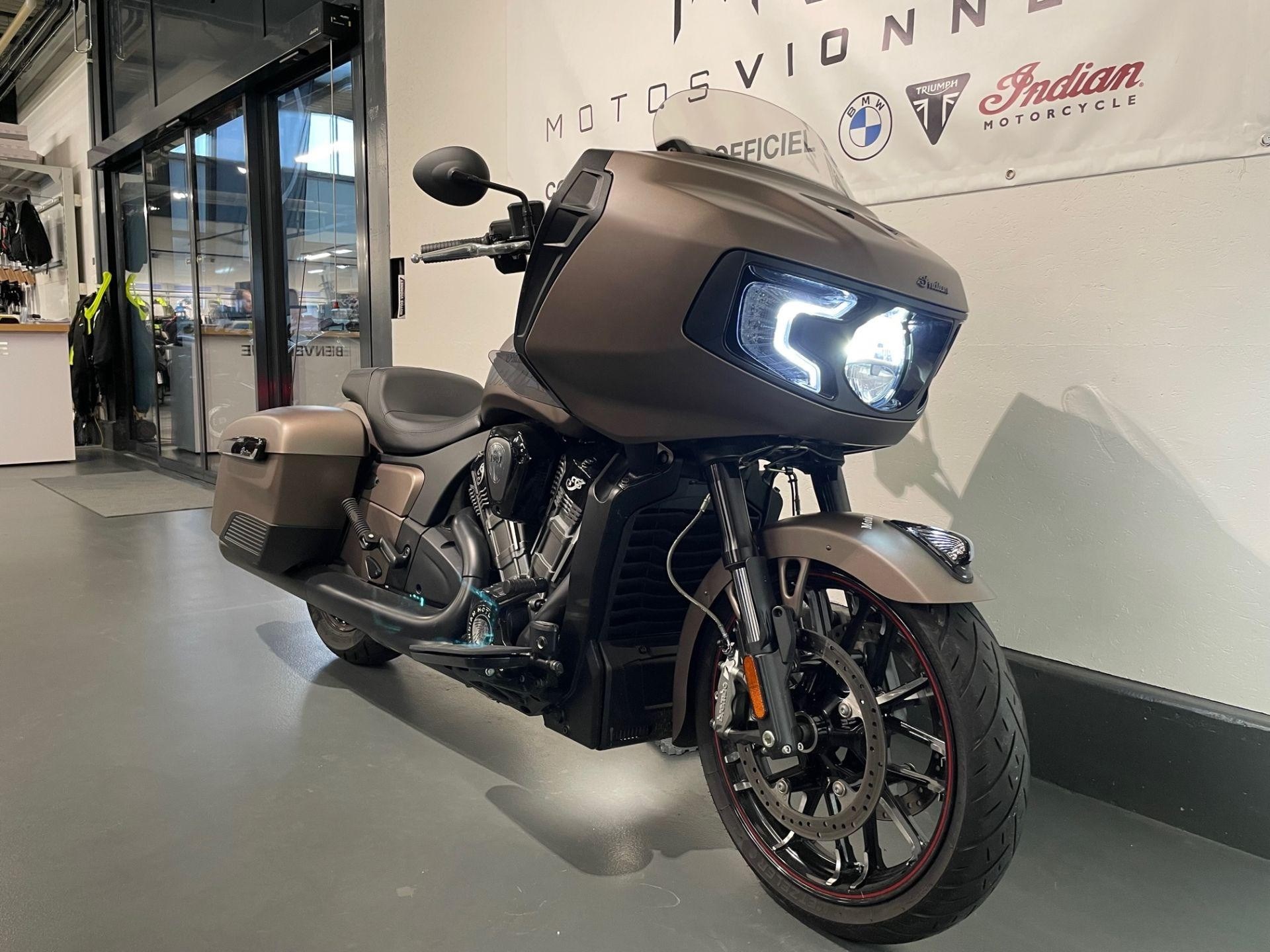 INDIAN Challenger Dark Horse 108-showroom-element-1