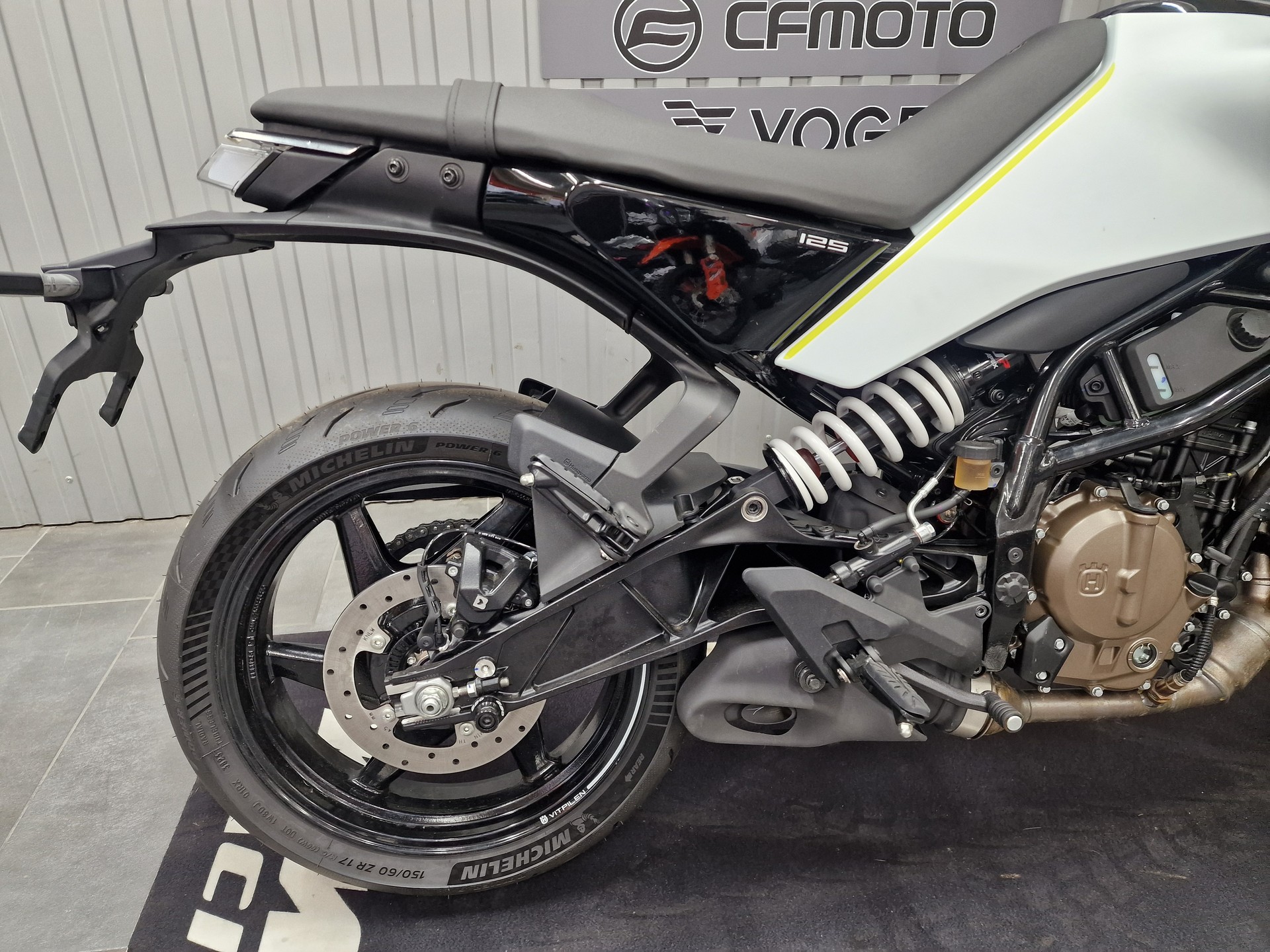HUSQVARNA Vitpilen 125-showroom-element-3