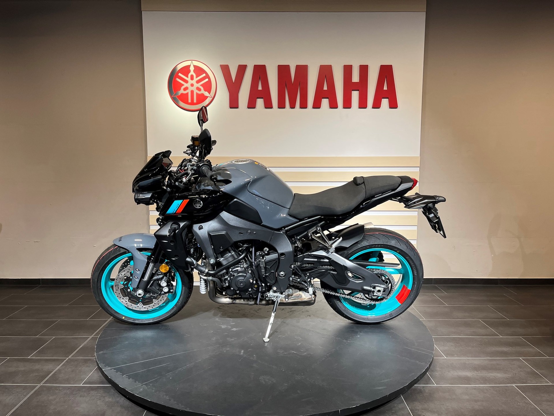 YAMAHA MT-10-showroom-element-3