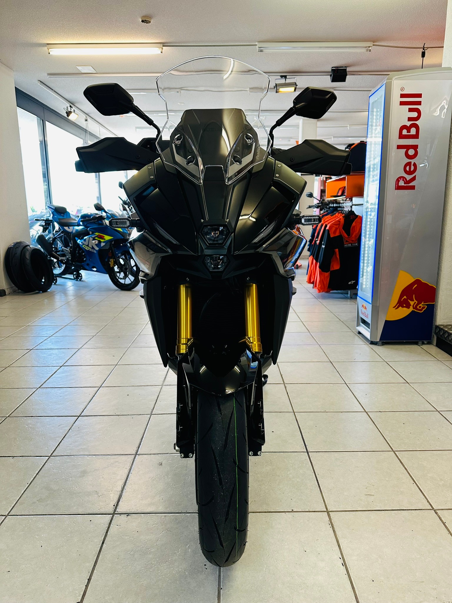 SUZUKI GX Travel-showroom-element-1