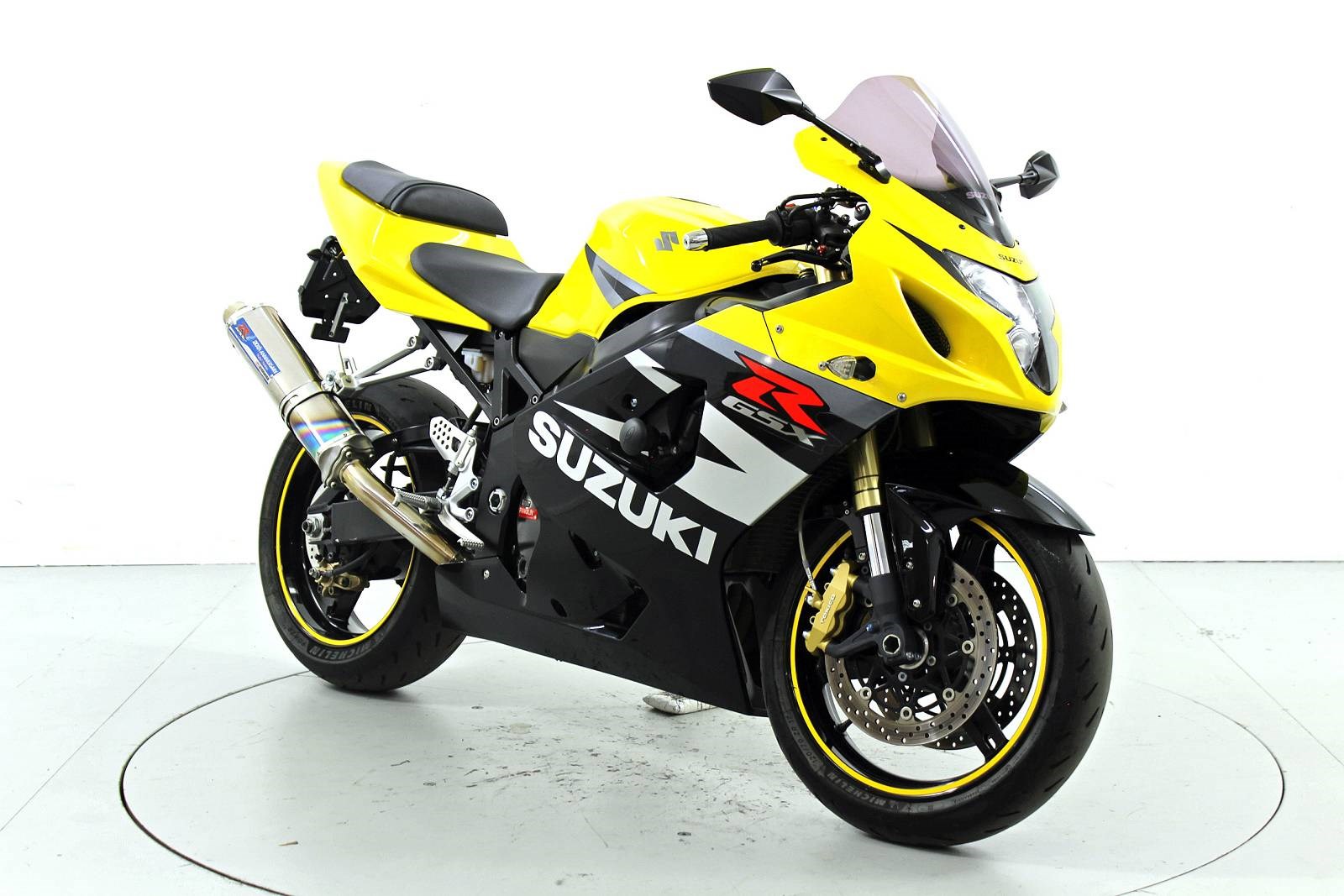 SUZUKI GSX-R 750-showroom-element-1