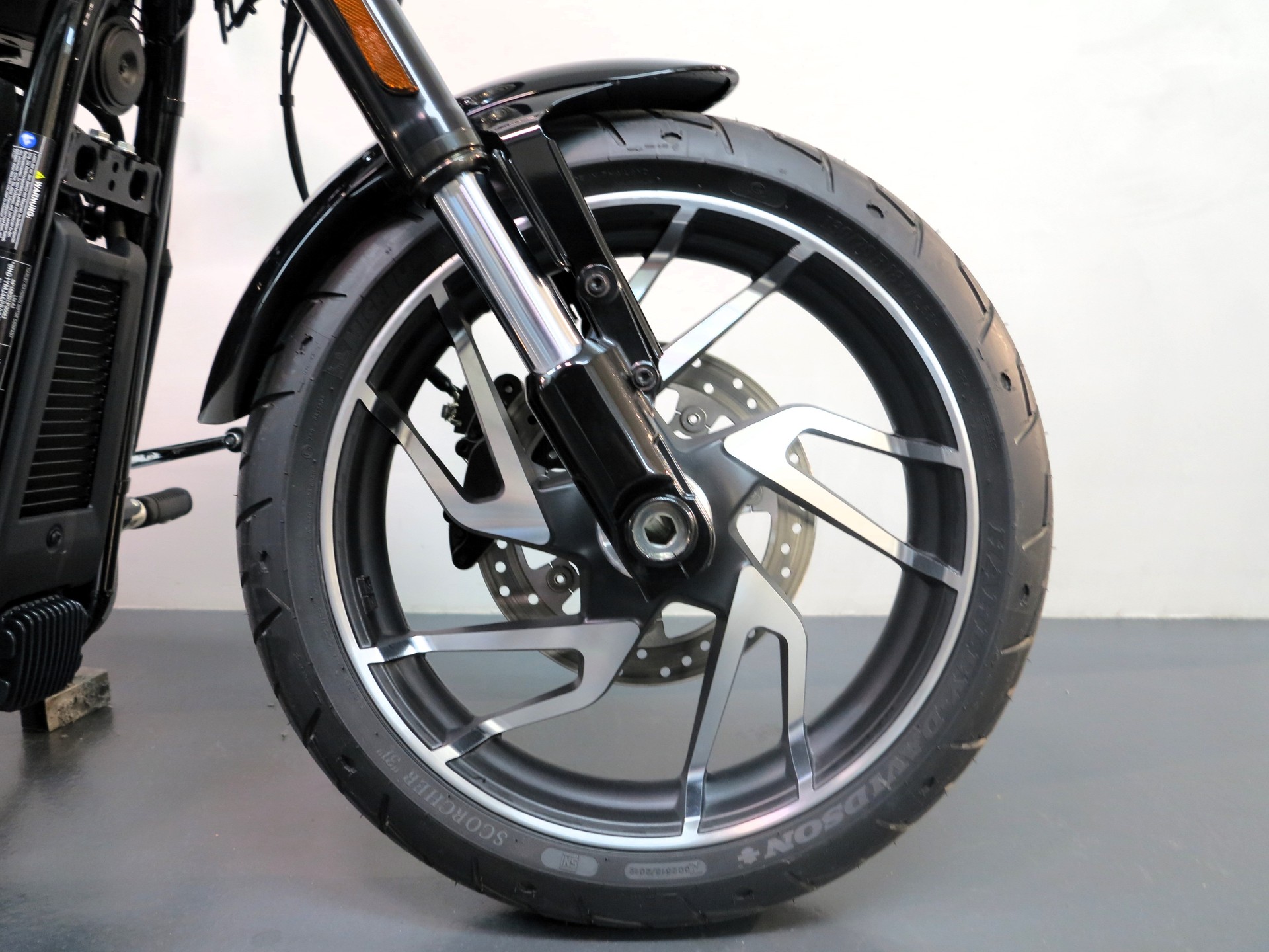 HARLEY-DAVIDSON FLSB Sport Glide Deluxe 107-image-4