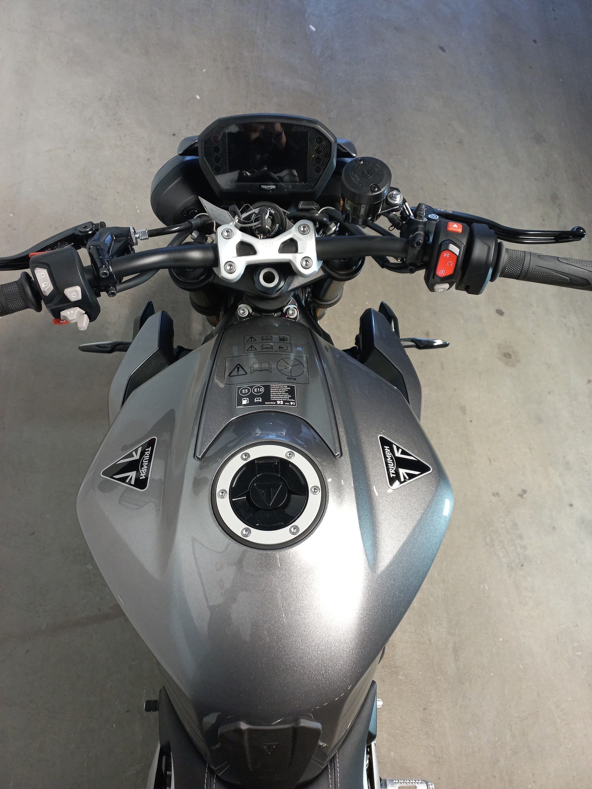 TRIUMPH Street Triple RS 765-showroom-element-3