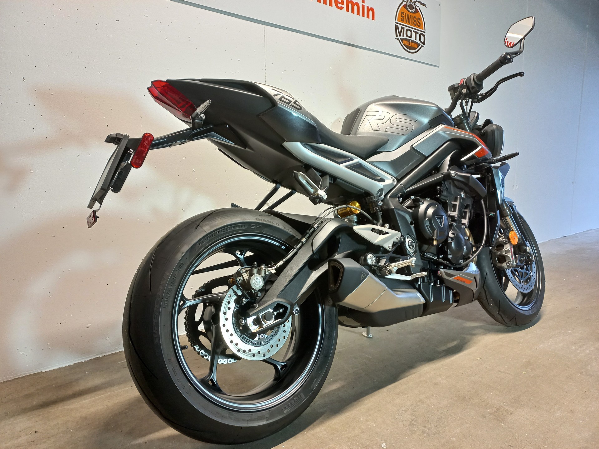 TRIUMPH Street Triple RS 765-showroom-element-2
