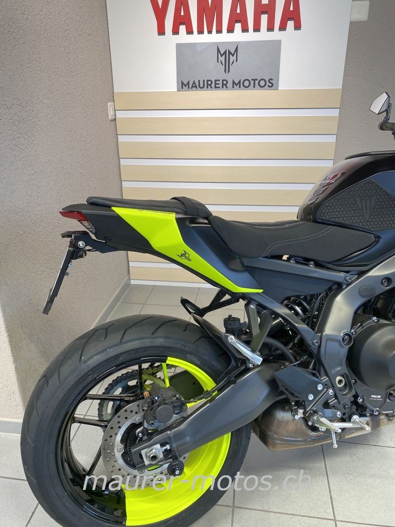YAMAHA MT 09 2024 NEON SPEZIAL-showroom-element-3