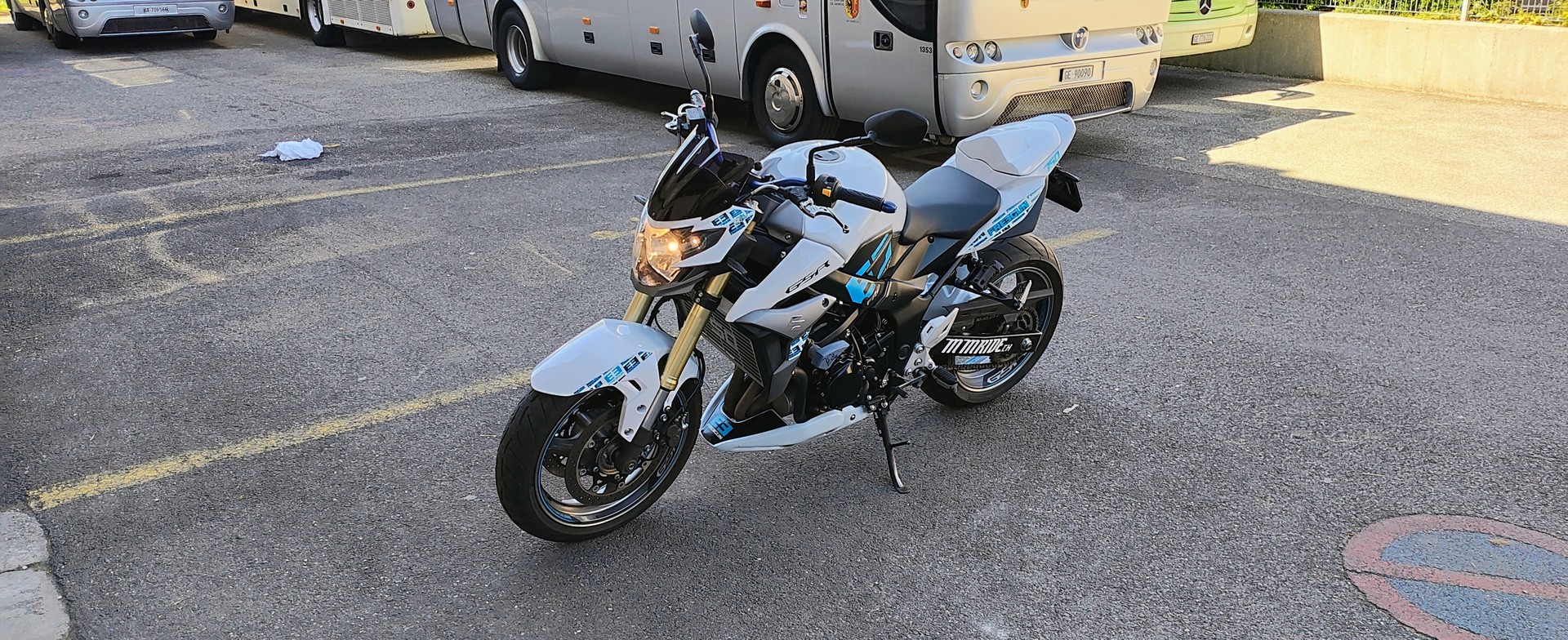 SUZUKI GSR 750 ABS Freegun