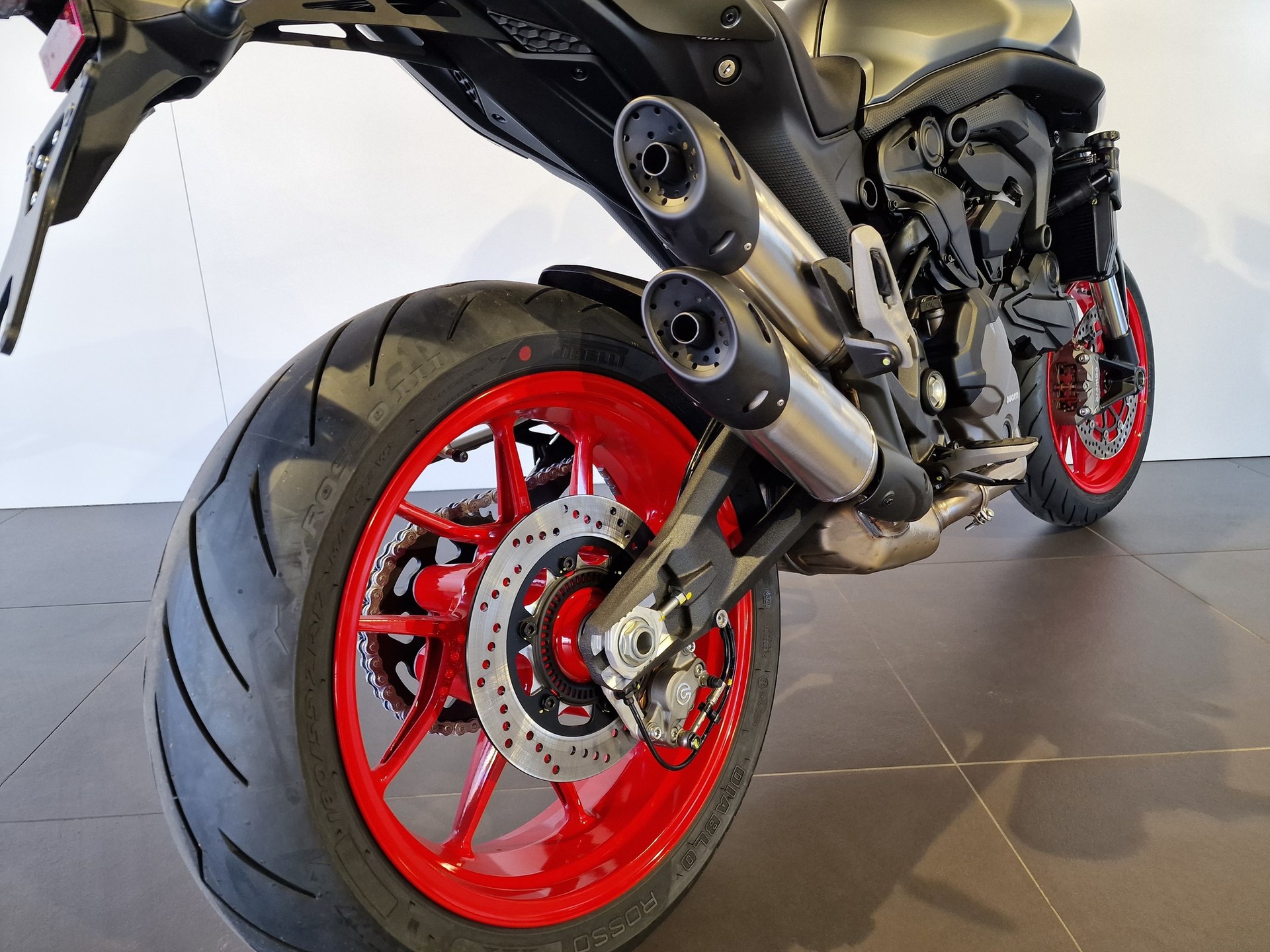 DUCATI Monster 937-image-4
