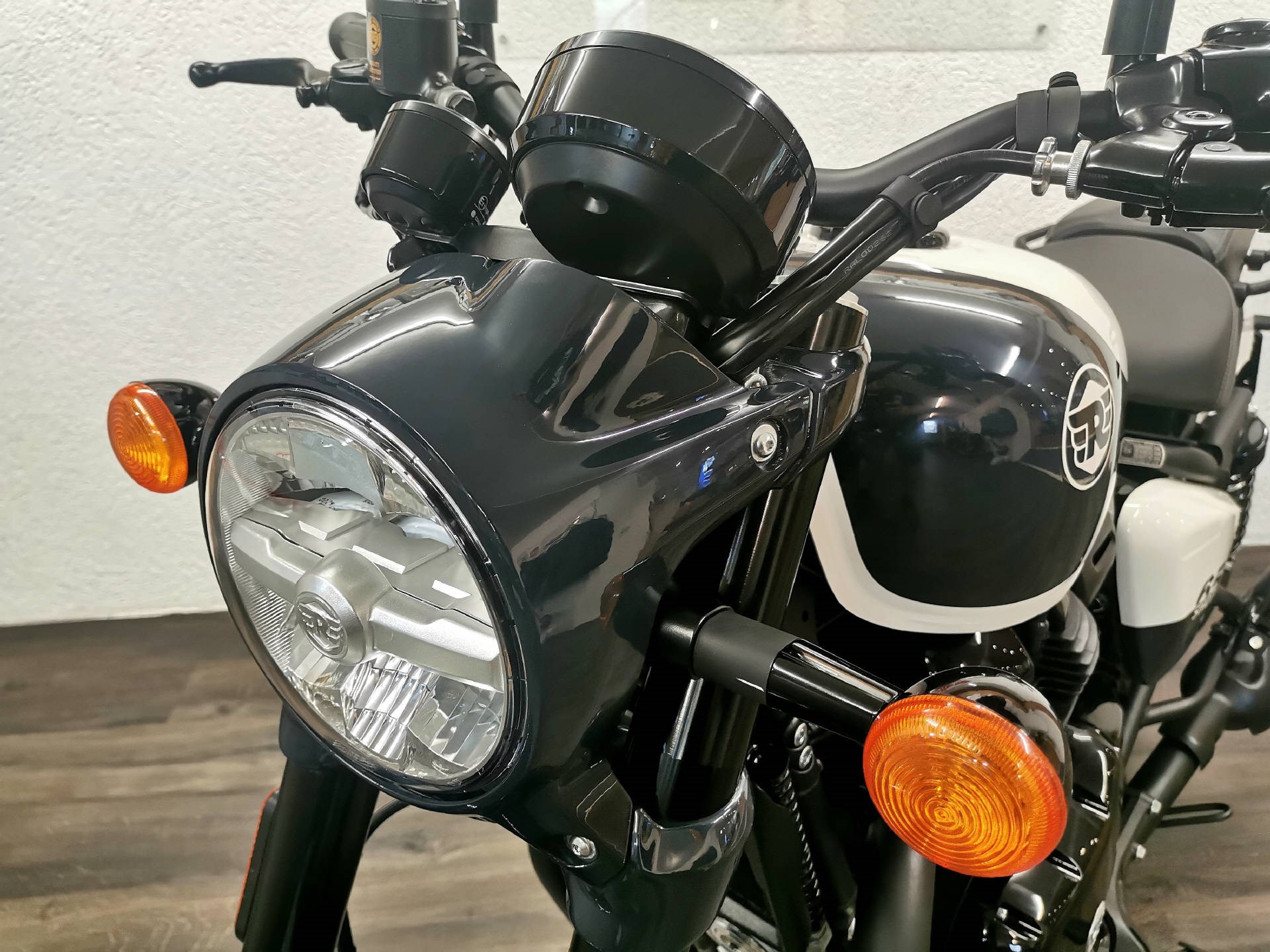 ROYAL ENFIELD SHOTGUN 650-showroom-element-2