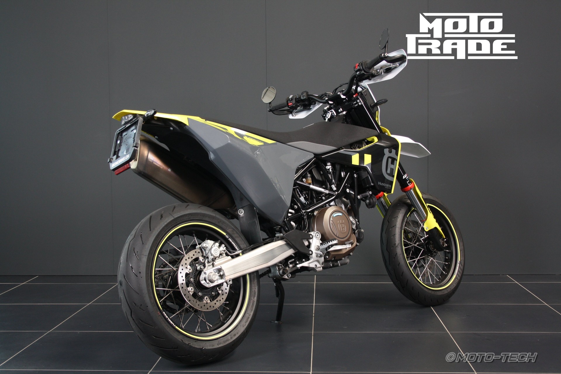 HUSQVARNA 701 Supermoto (35kW)-showroom-element-2