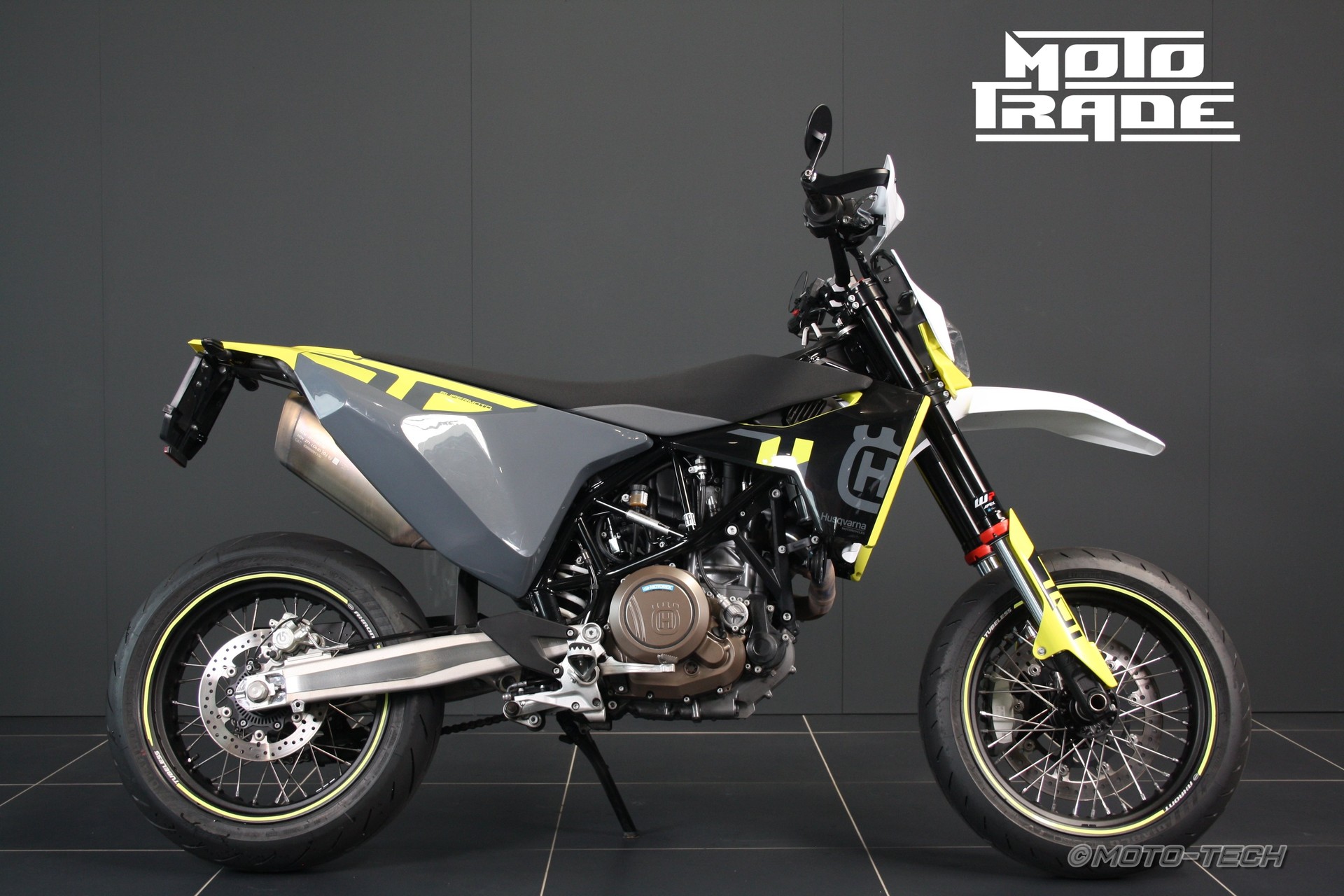 HUSQVARNA 701 Supermoto (35kW)-showroom-element-1